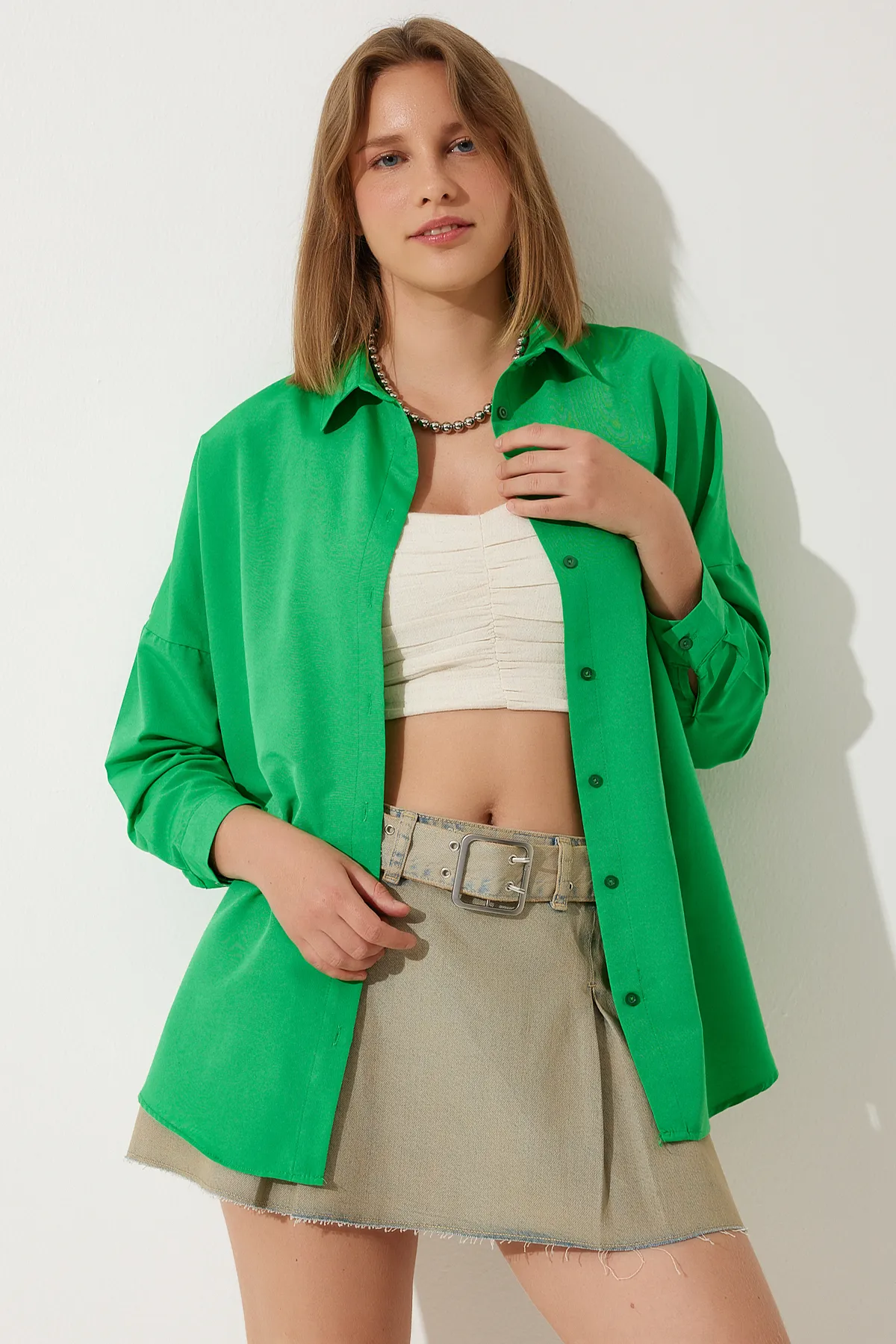 Happiness İstanbul  Dunkelgrünes, langes Oversize-Basic-Shirt für Damen DD00842