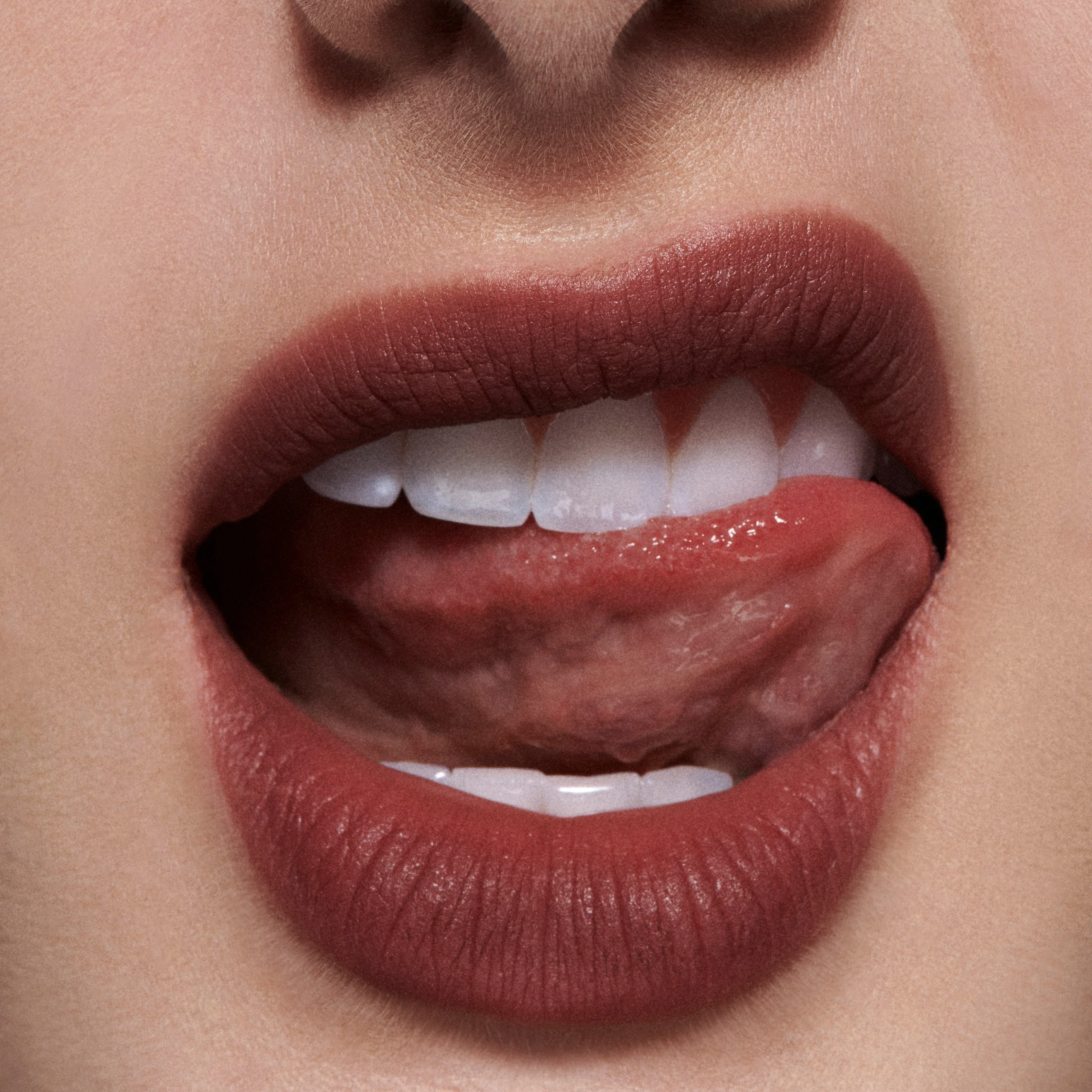 Lūpų dažai „Powder Kiss“ skysti lūpų dažai - Lūpų dažai