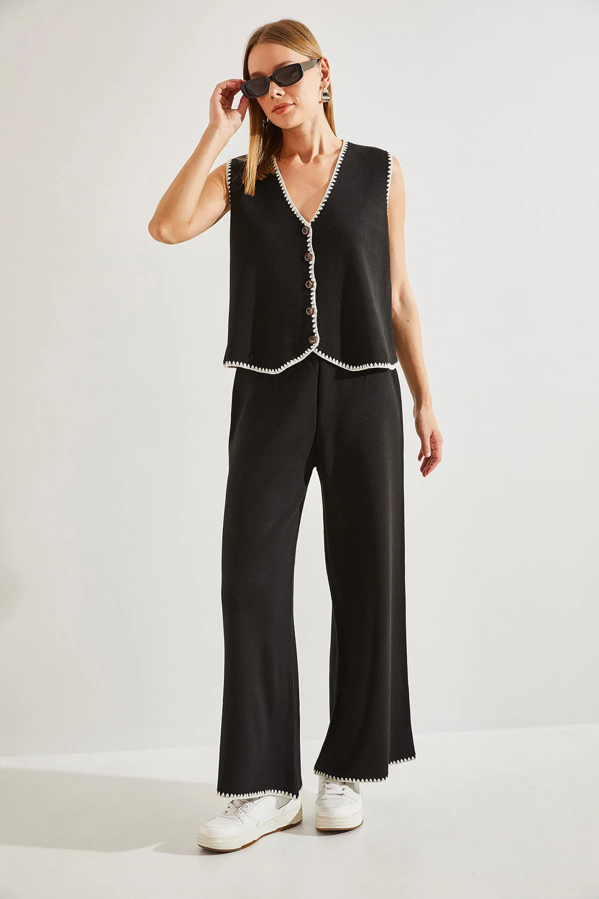 Bianco Lucci  Set aus besticktem Strickoberteil und -unterteil für Damen