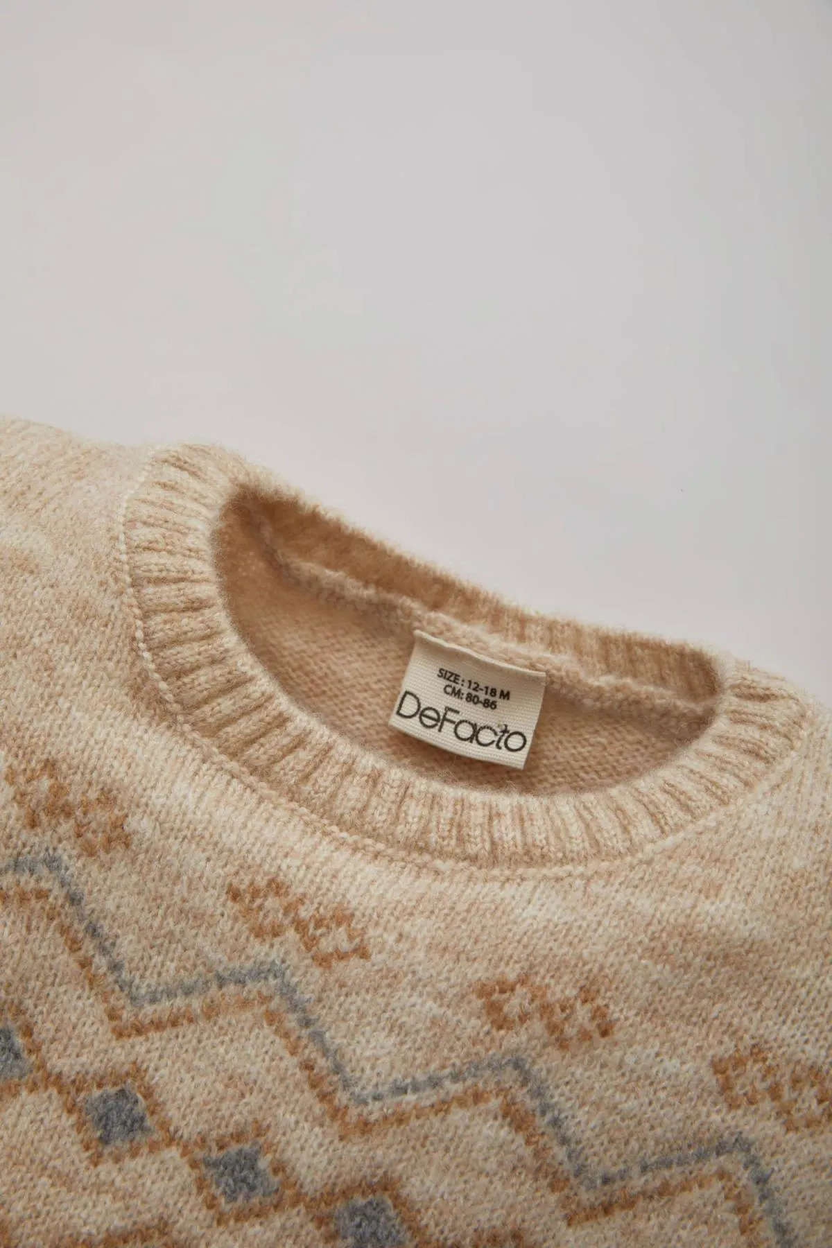 DeFacto  Pullover mit Rundhalsausschnitt und Ethnomuster für Babys (Jungen). Normale Passform