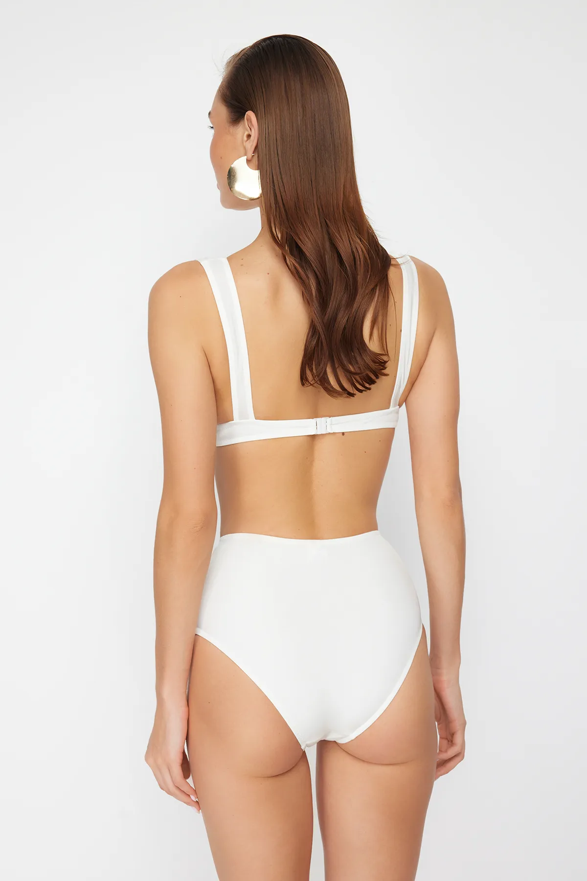 Trendyol Collection  Ecru-Bikinihose mit Cut-out/Fenster und hoher Taille, normal, TBESS20BA0184