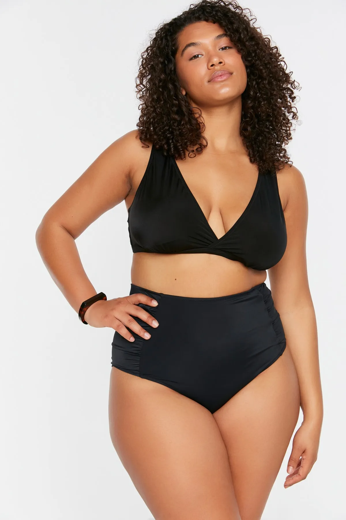 Trendyol Curve  Schwarze Bikinihose mit hoher Taille TBSSS22BA0329