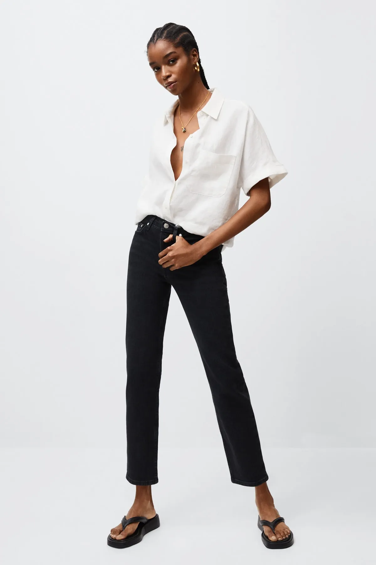 MANGO  Damenjeans aus schwarzem Denim 27091144