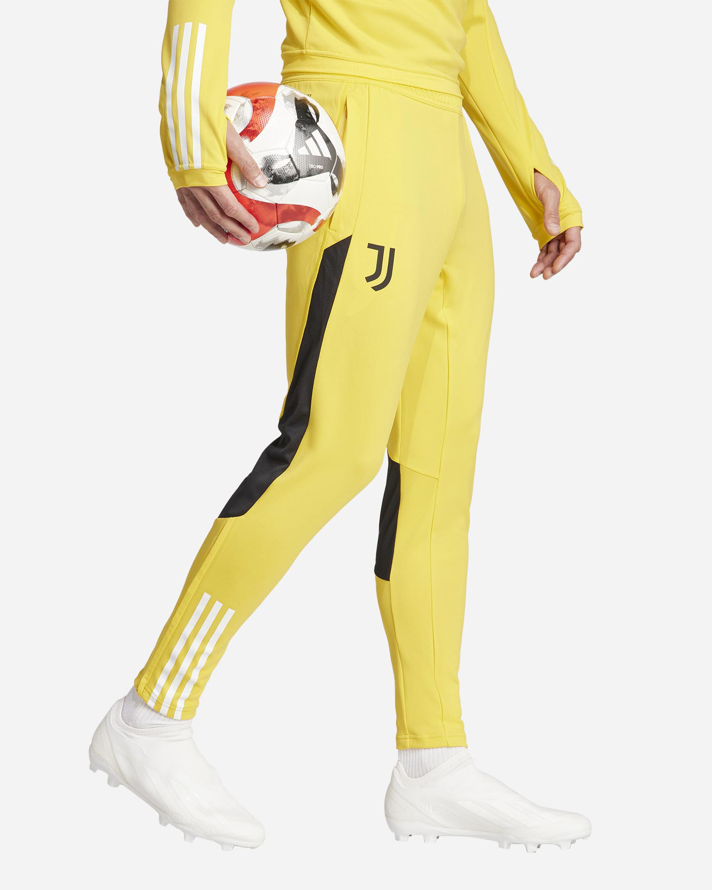 Oficiálne futbalové oblečenie Adidas Juventus 23-24 M IQ0871