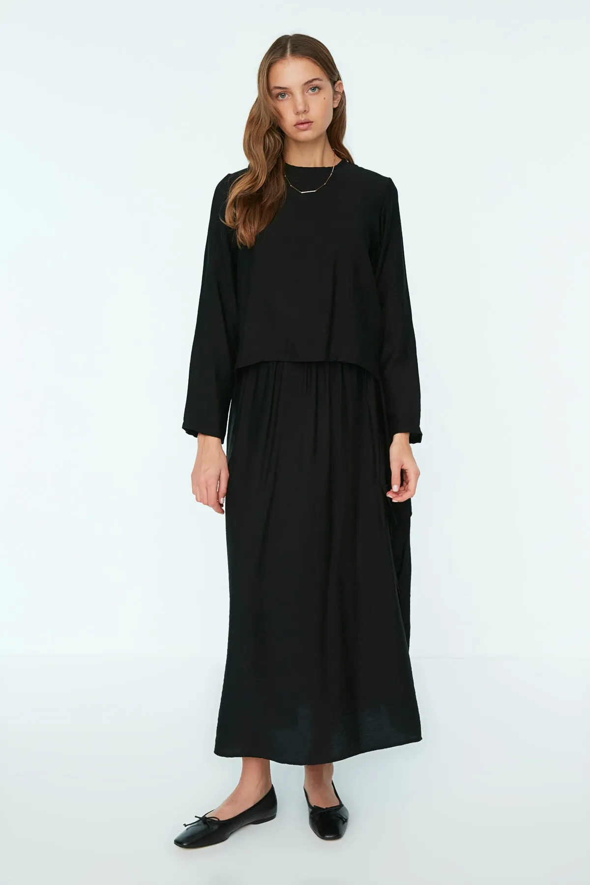 Trendyol Modest  Schwarzes Aerobin Bluse-Rock-Set mit Taschendetail TCTSS22US0087