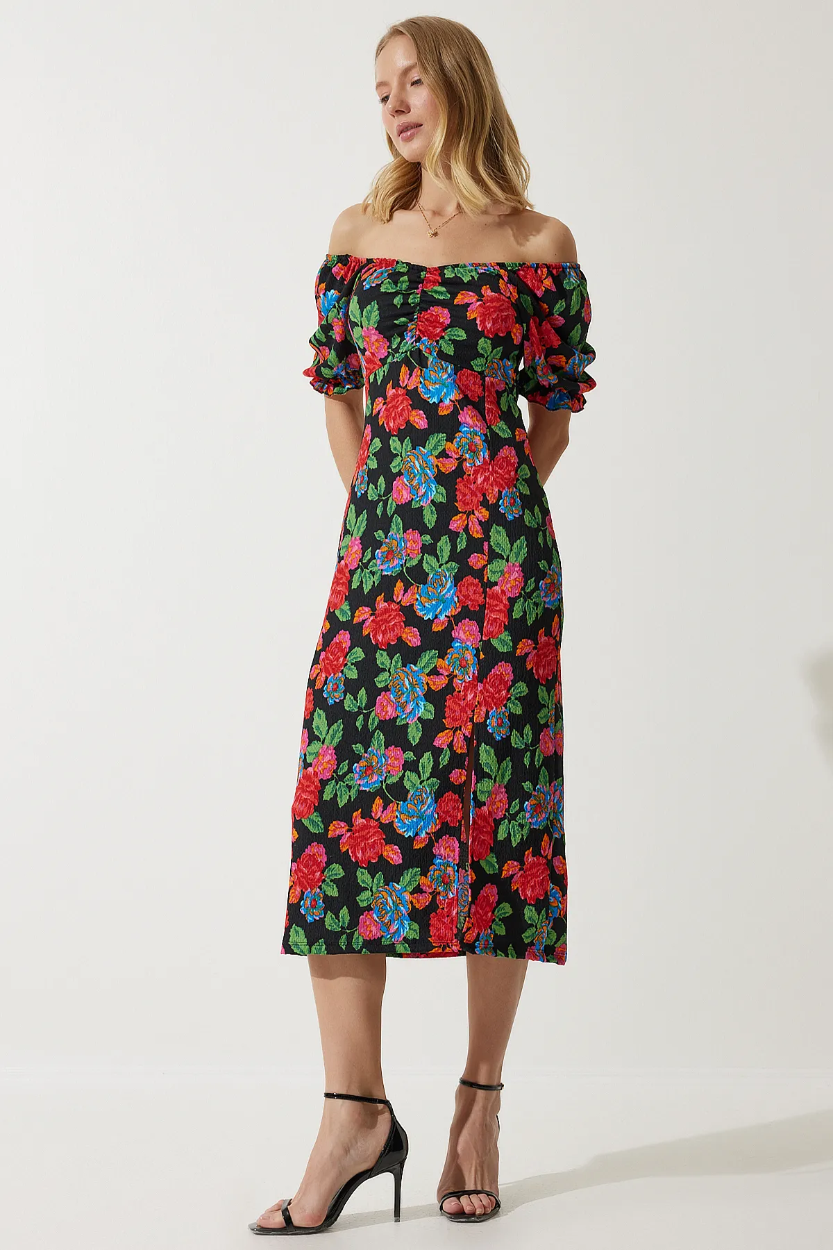 Happiness İstanbul  Rotes Sommerkleid aus Viskose mit elastischem Carmenkragen für Damen MC00172