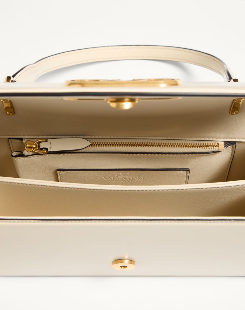 Bolsa Valentino Garavani Vain em couro de bezerro brilhante com alça.