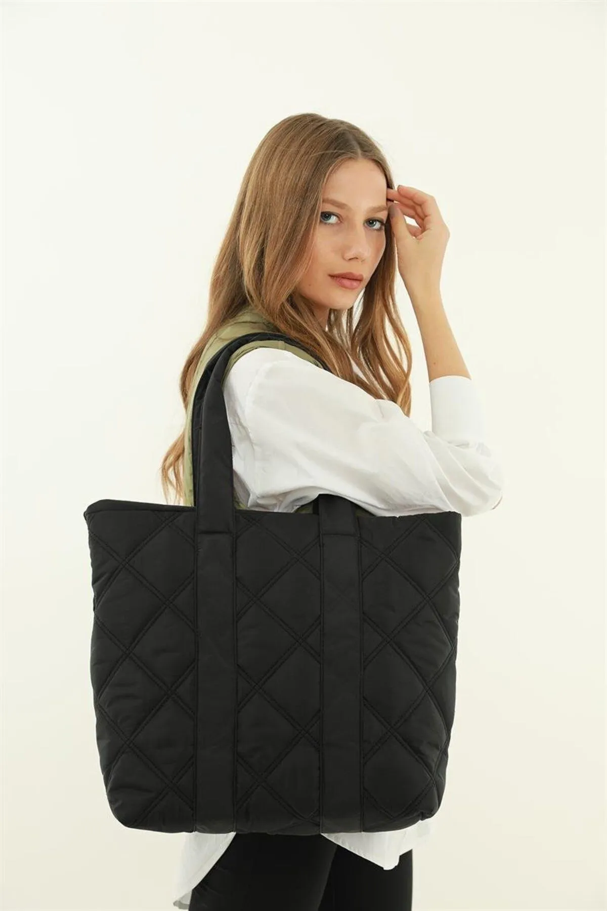 Madamra  Schwarze Pufftasche für Damen mit Steppmuster