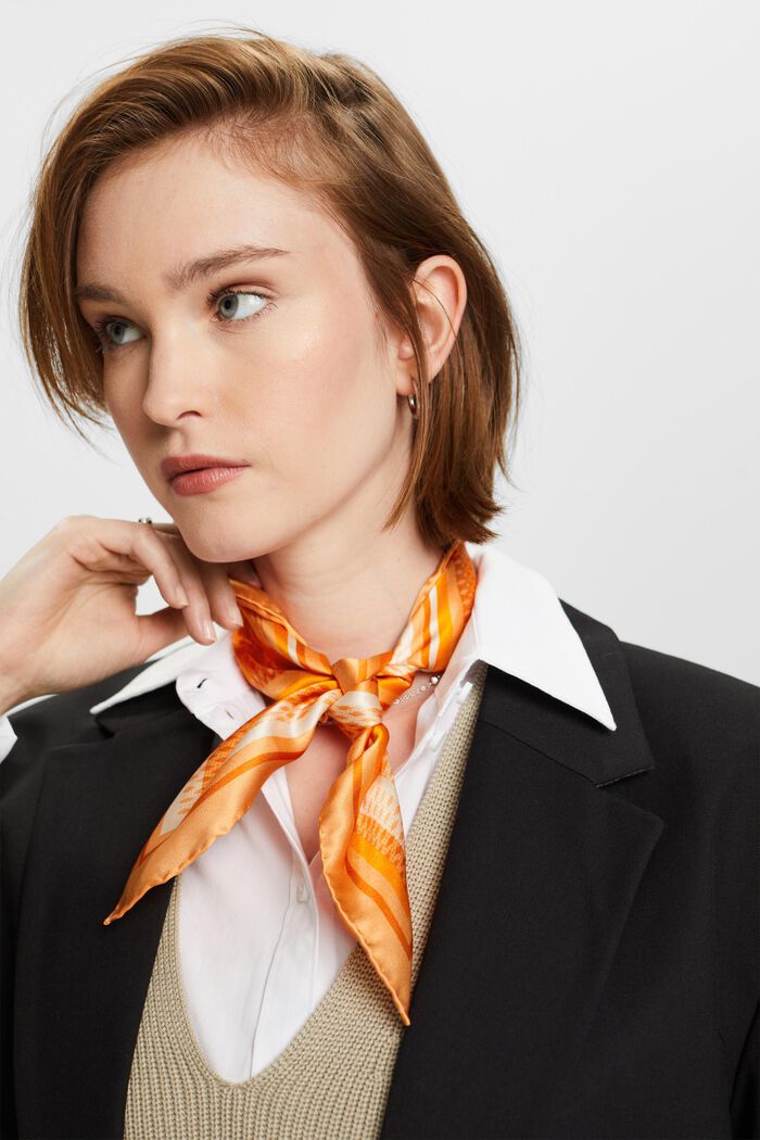 Quadratische Seiden-Bandana mit Print