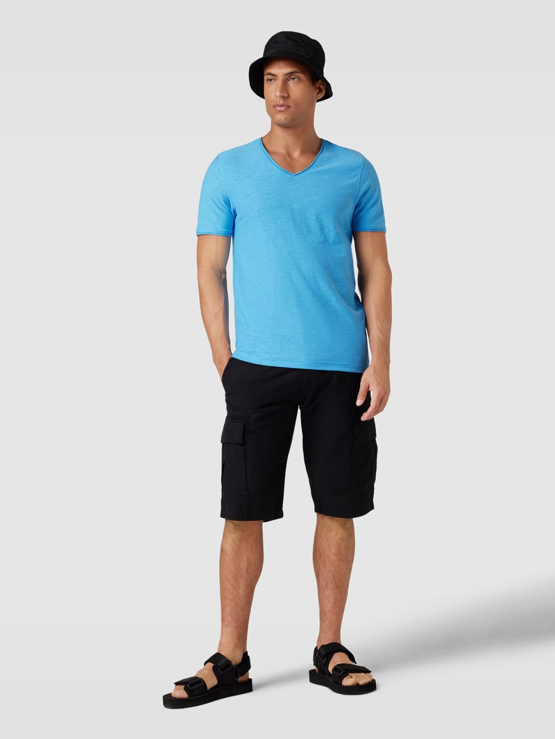 Regular Fit T-Shirt aus Baumwolle mit V-Ausschnitt in blau