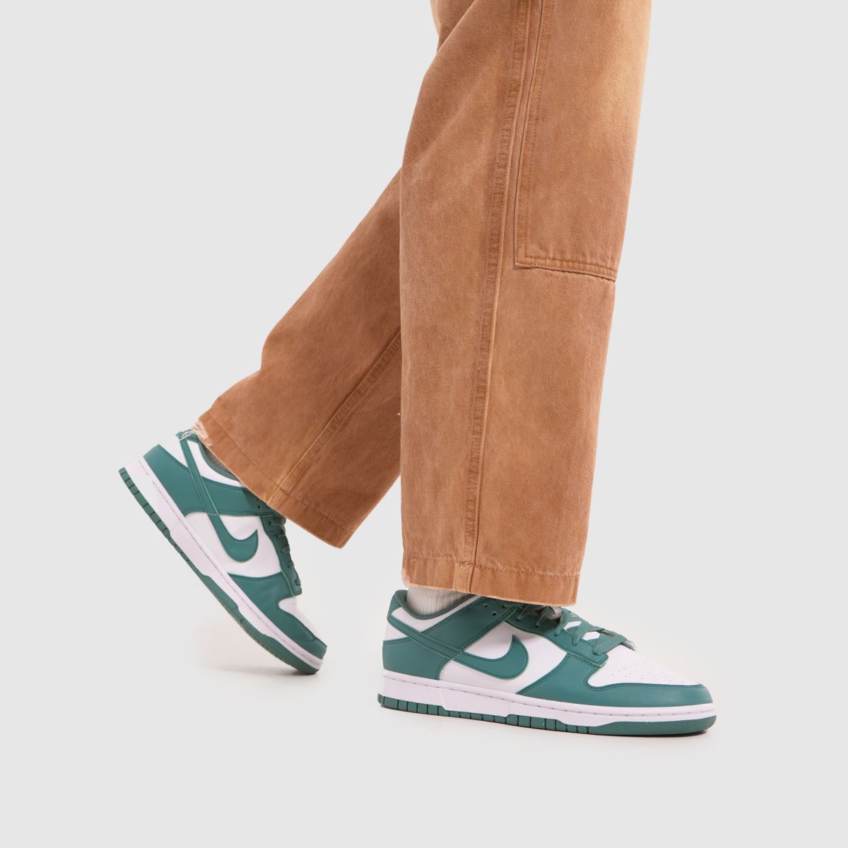 Nike Dunk Low-sneakers i vitt och grönt