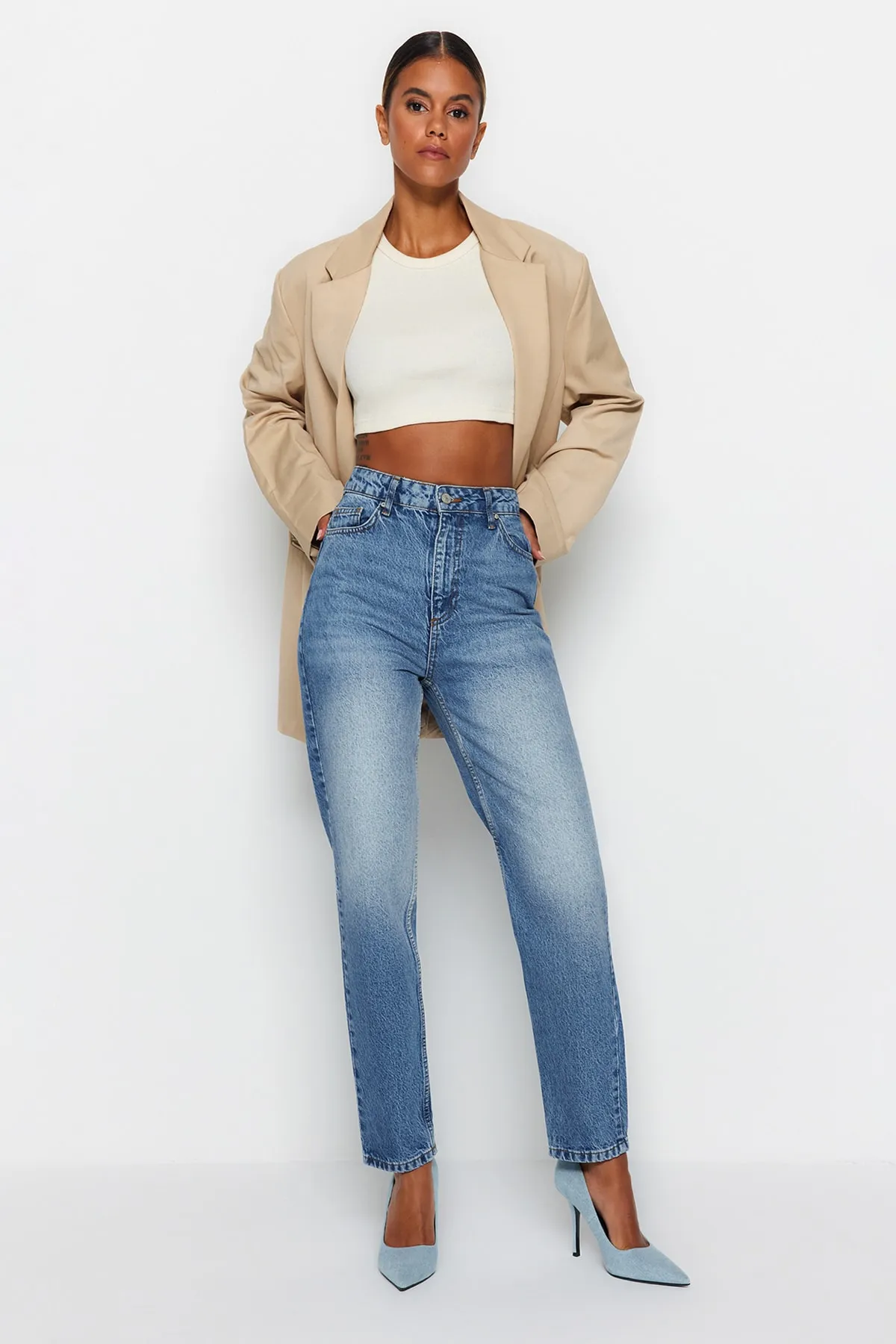 Trendyol Collection  Blaue Mom-Jeans mit hoher Taille TWOAW24JE00035