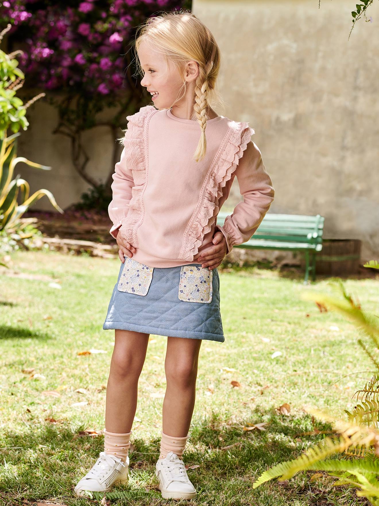 Sweat à volants brodés fleurs fille rose poudré