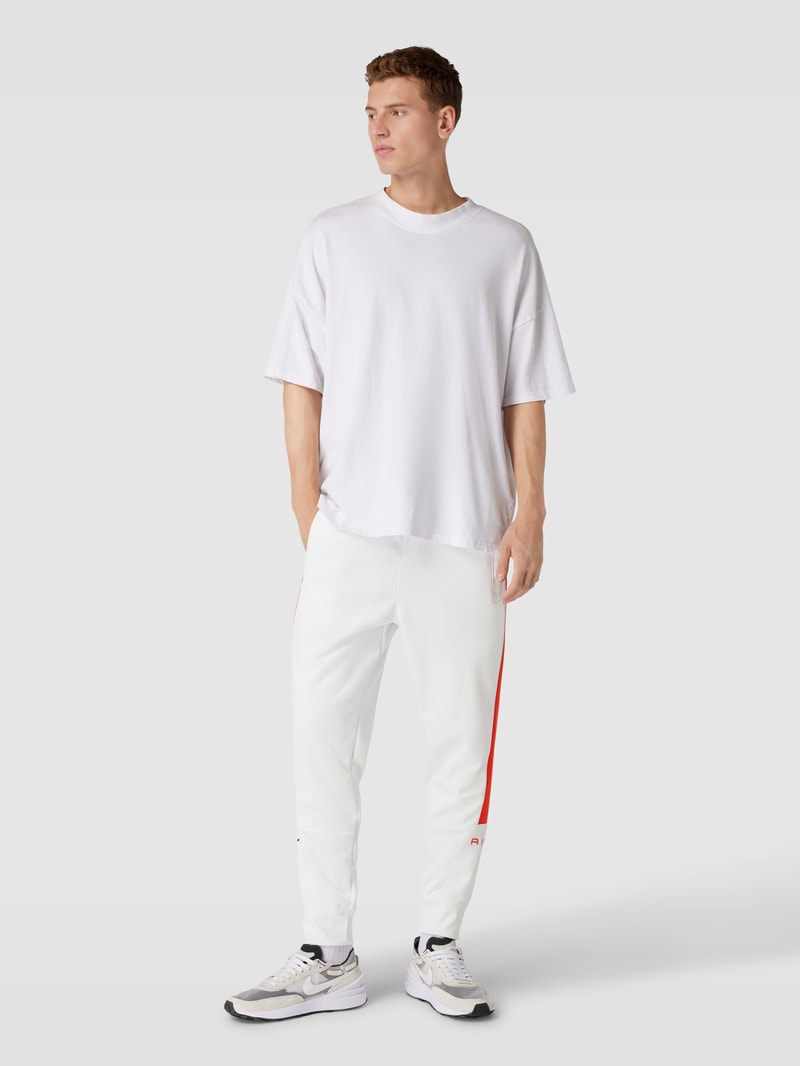 Sweatpants mit Kontraststreifen in weiß