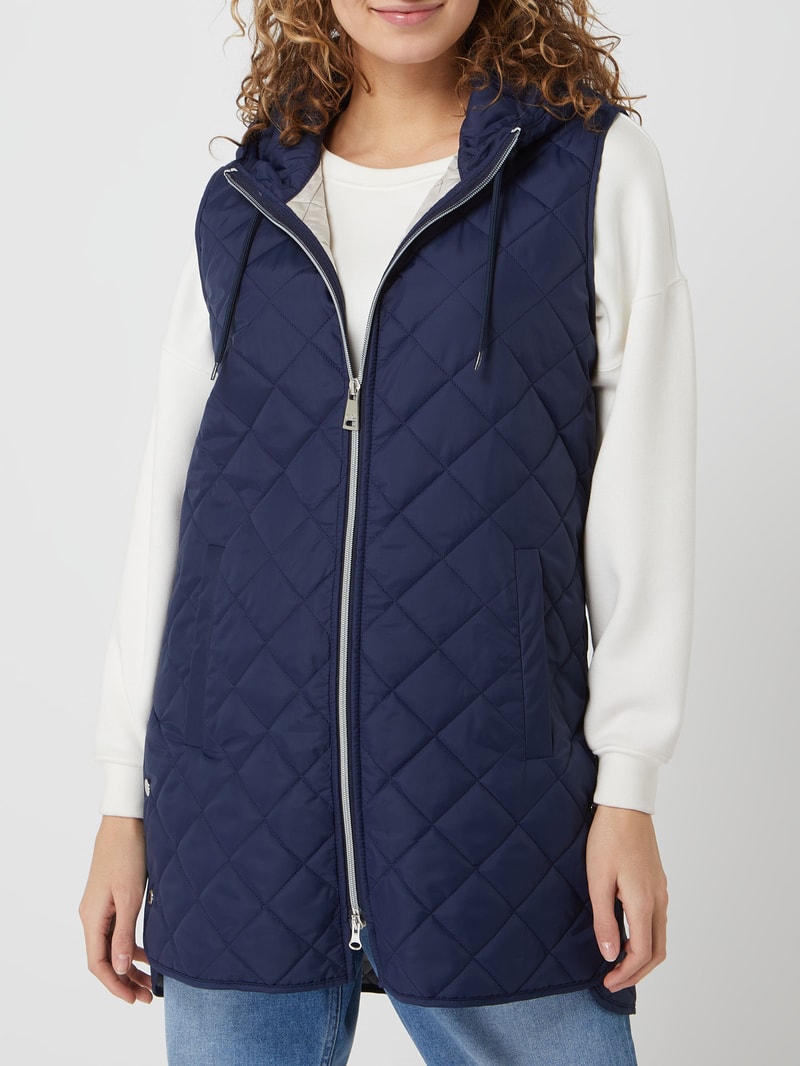 Steppjacke mit Label-Patch in marineblau