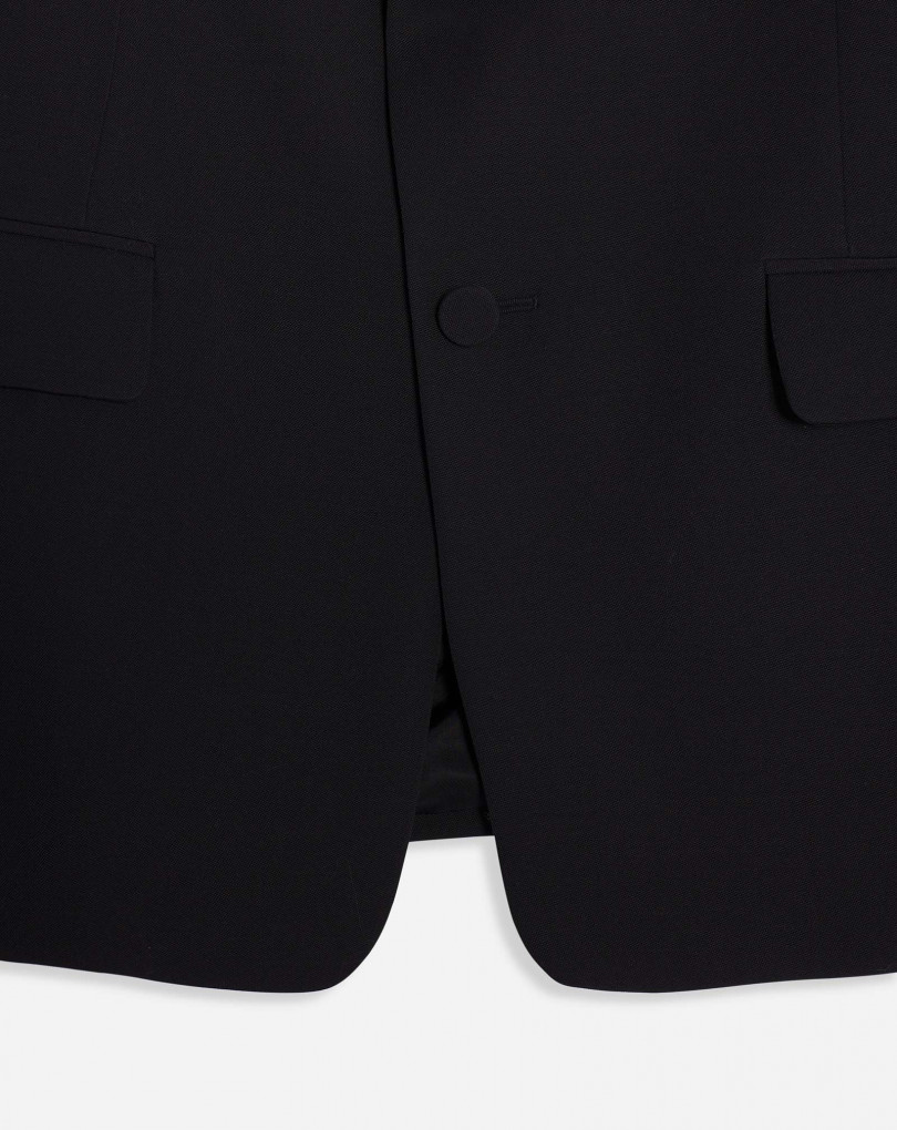 VESTE À SIMPLE BOUTONNAGE AVEC POCHES À RABAT ET REVERS EN SATIN