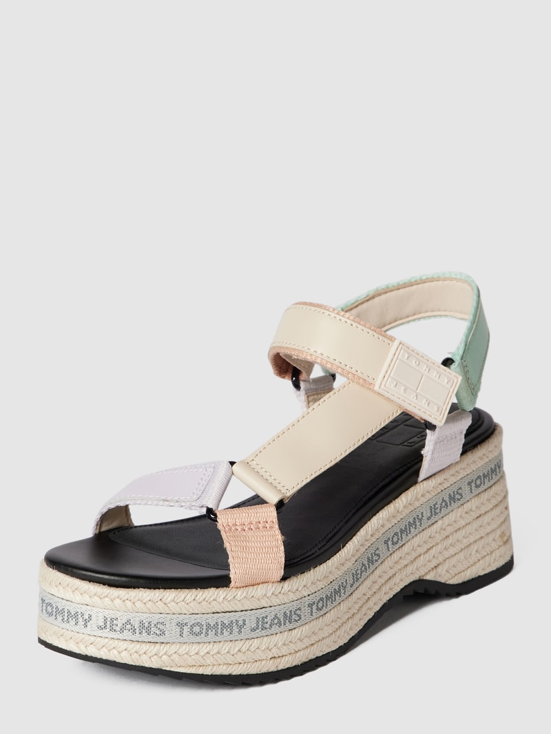 Sandalen mit Label-Schriftzug in pastellgelb