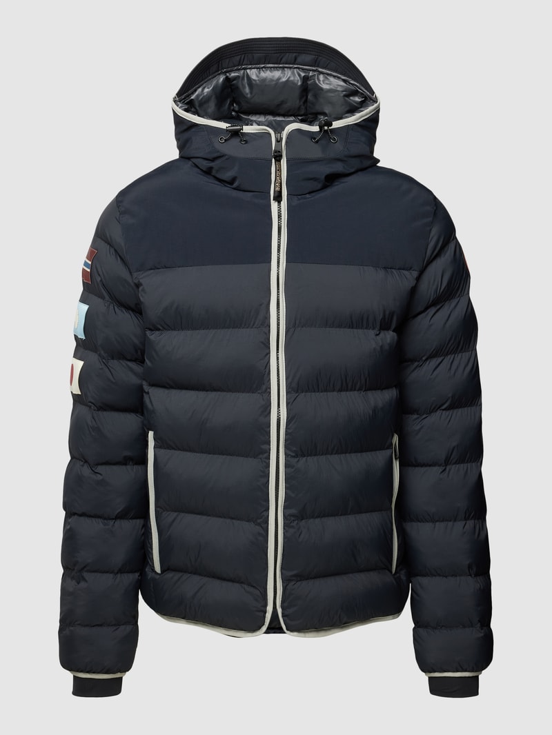 Steppjacke mit Label-Details Modell 'SHAKLETON' in schwarz