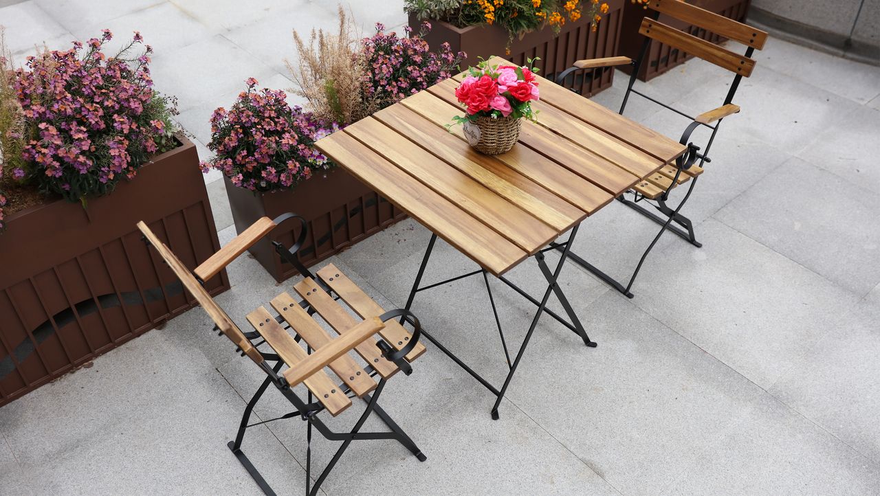 HC Garten & Freizeit Bistroset Outdoor-Klappstuhl-Set 3tlg., 2-Sitzer mit 2 Streben aus Akazienholz