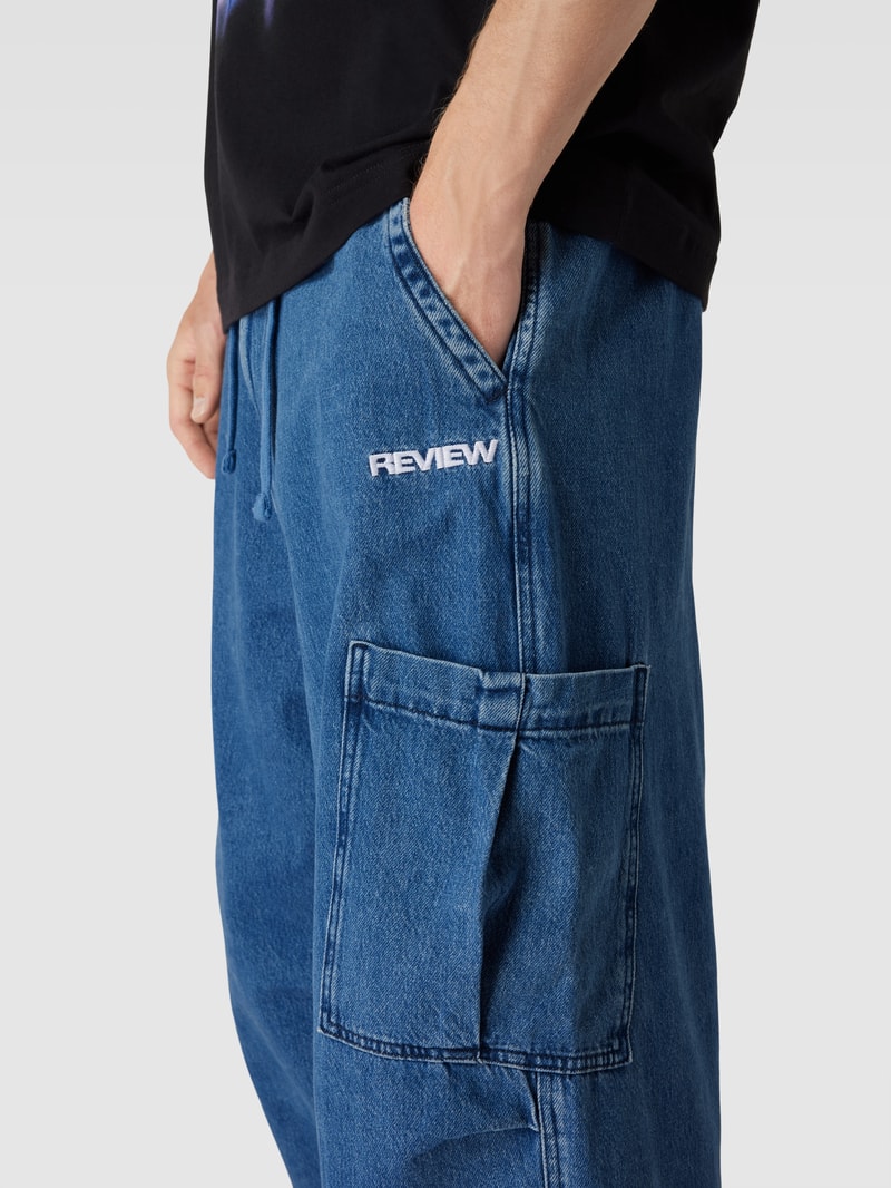 Jeans mit Cargotaschen in blau