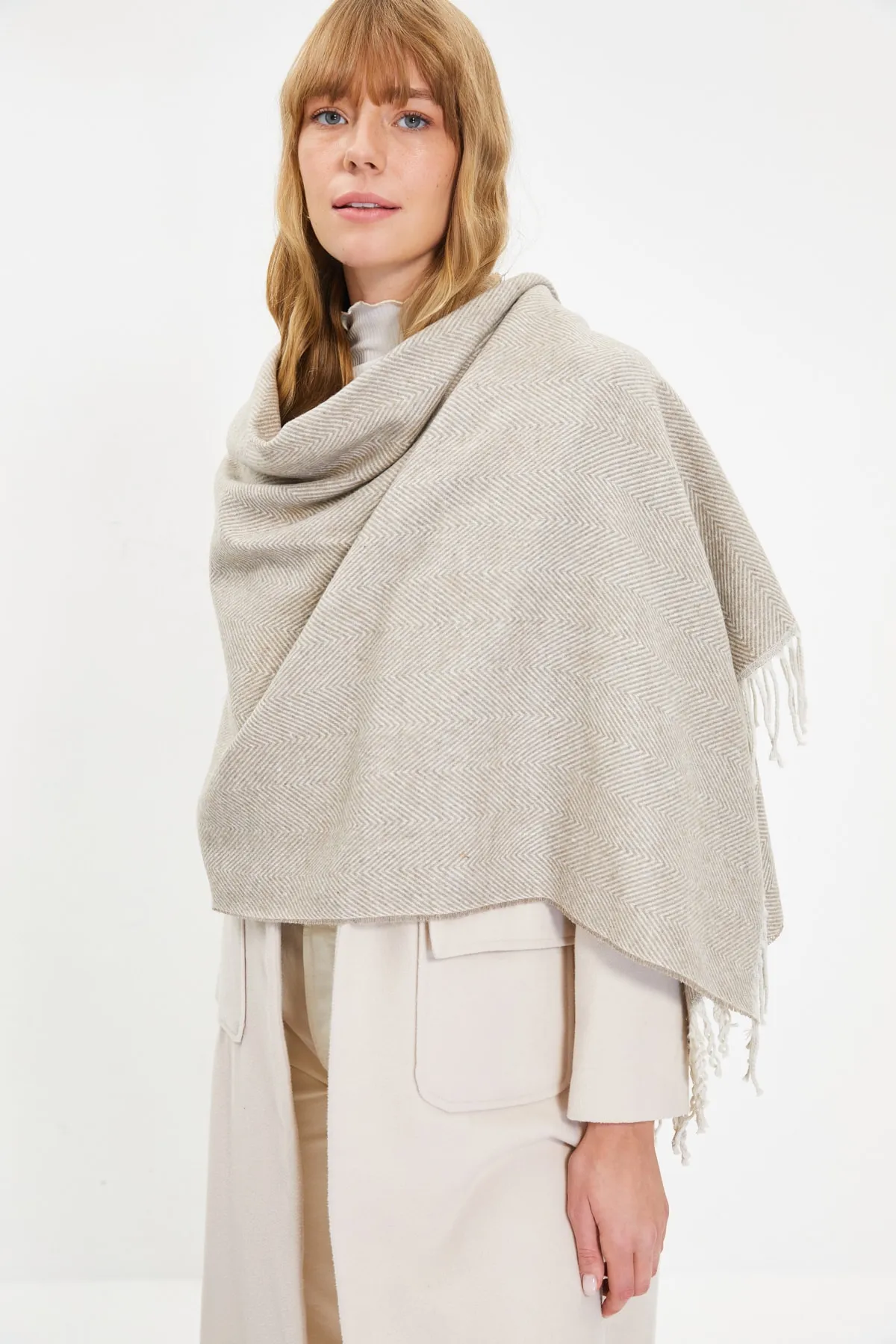 Trendyol Collection  Weicher strukturierter Nerzschal für Damen TWOAW22AT0039