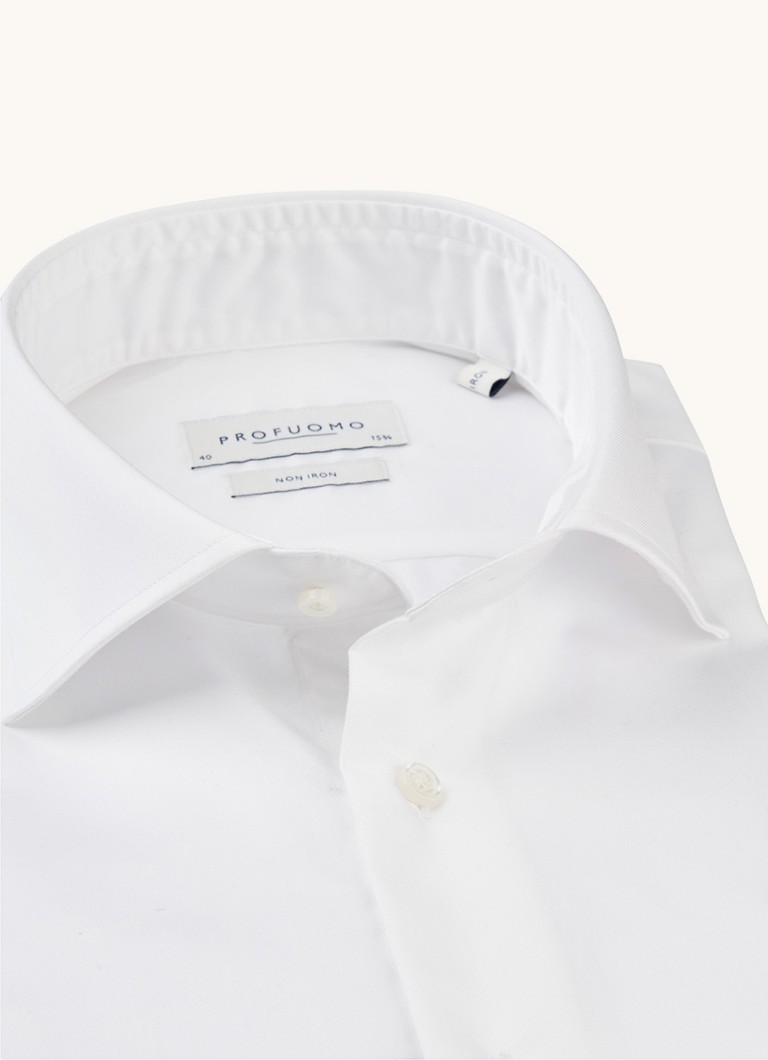 Camisa Profuomo branca, de corte slim, sem necessidade de passar a ferro e com mangas extralongas.