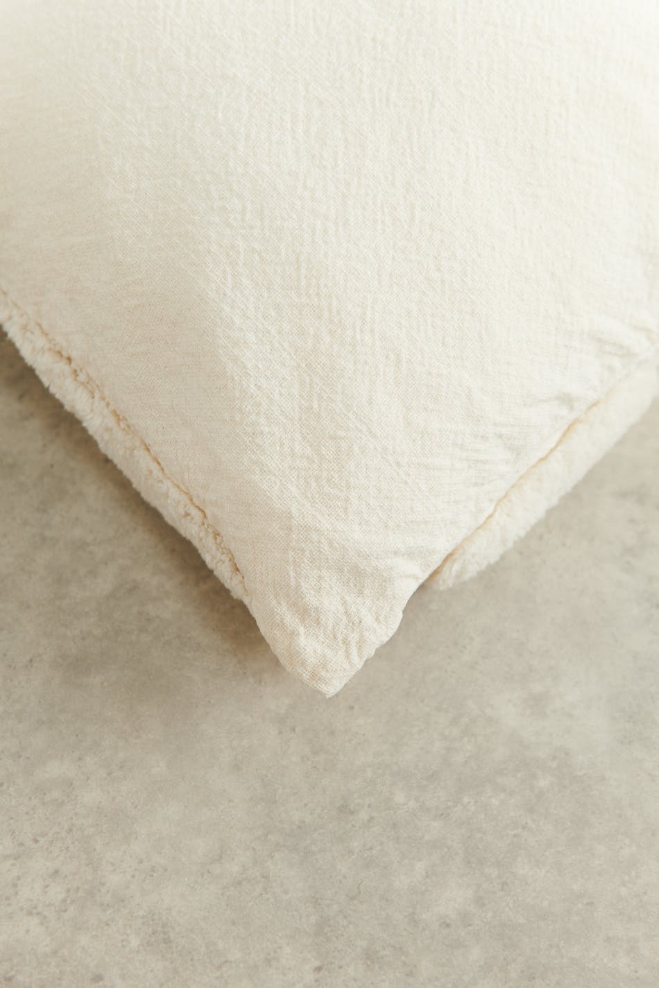 Tufted cushion cover