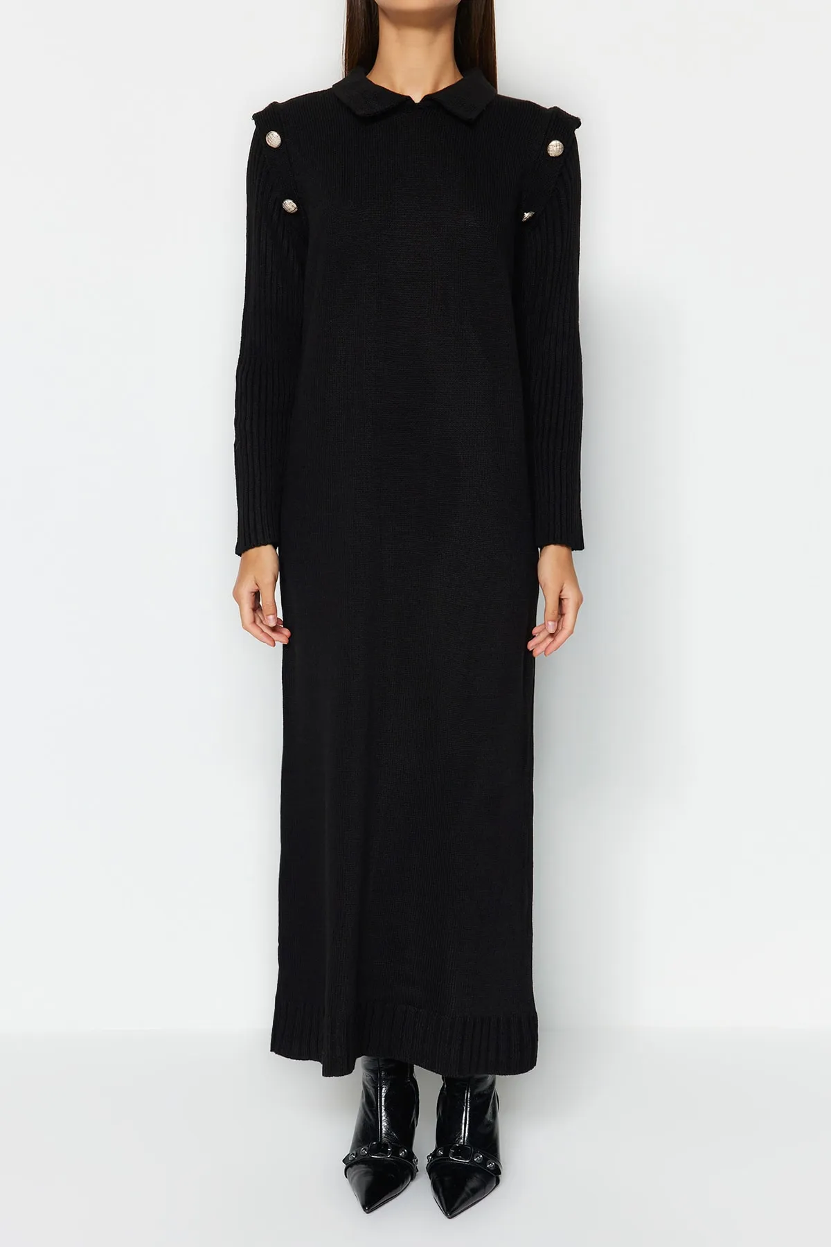 Trendyol Modest  Schwarzes, langärmliges Strickkleid mit normalem Schnitt TCTAW24EB00031