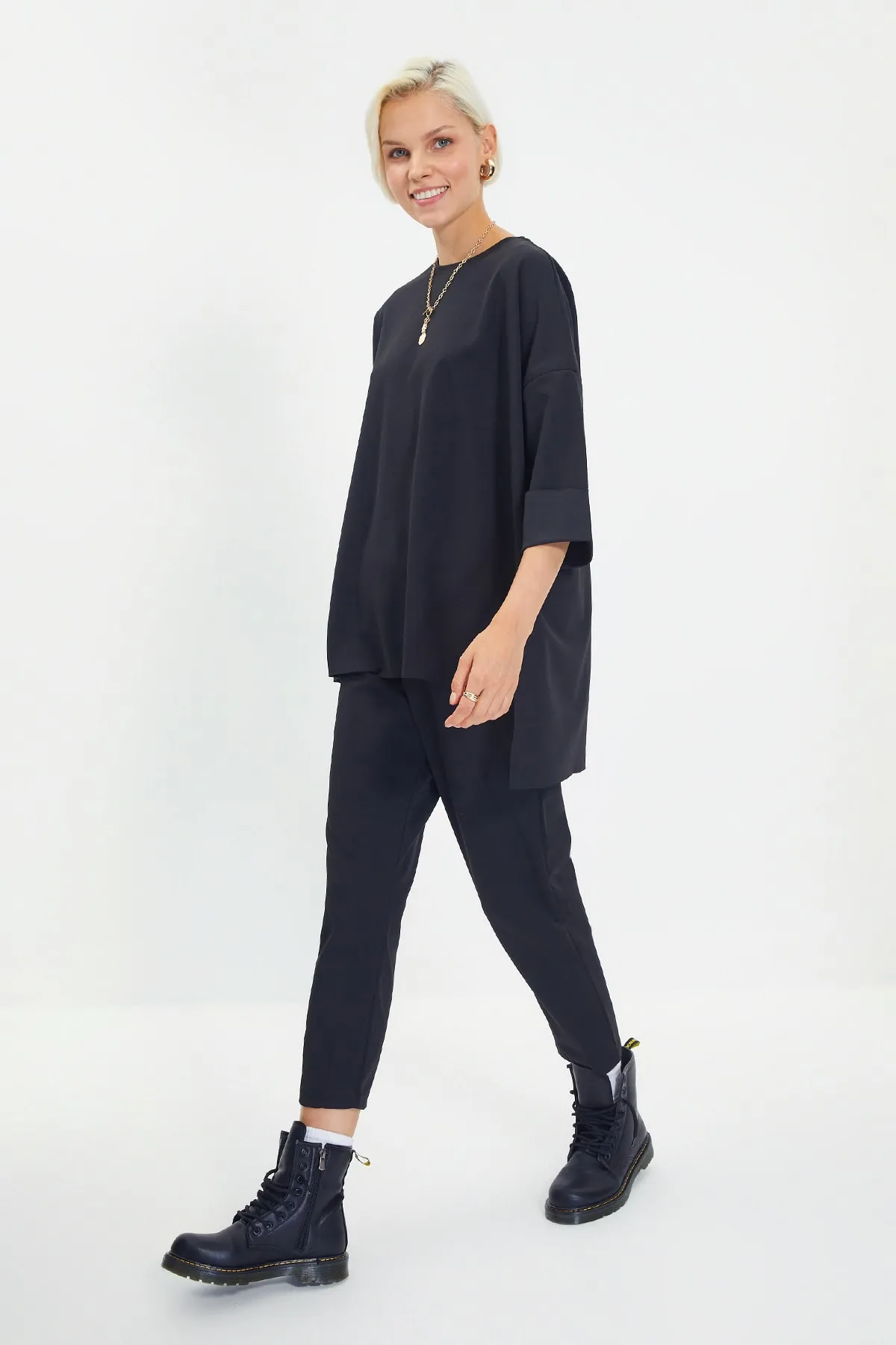 Trendyol Collection  Schwarzes, weit geschnittenes Strickoberteil und -unterteil-Set TWOAW21AU0032