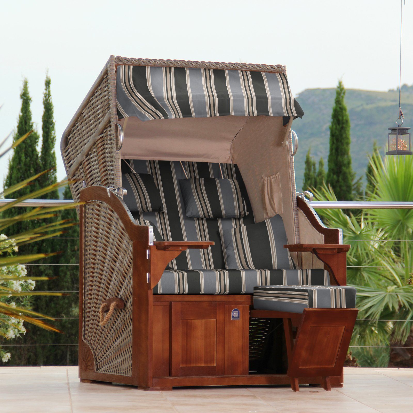 DERKORB Strandkorb Strandkorb 2 Sitzer Ostsee XXL Volllieger, fertig montiert mit Rollen, BxTxH: 120,00x110,00x170,00 cm, Volllieger, Ostsee-Modell-DER KOMPAKTE, 2-Sitzer inkl. Bistrotische
