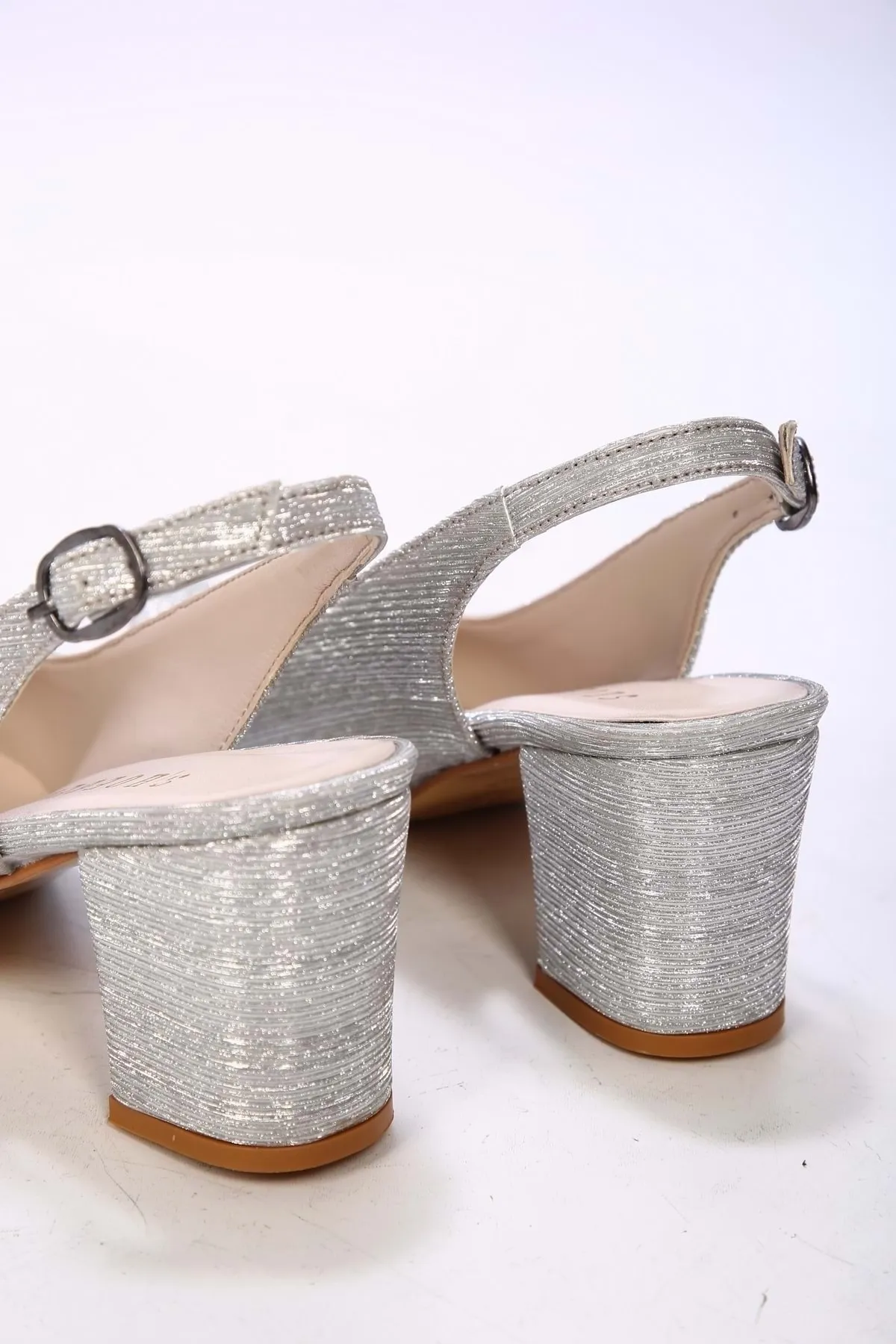 Shoeberry  Greta versilberte klassische Damenschuhe mit Absatz