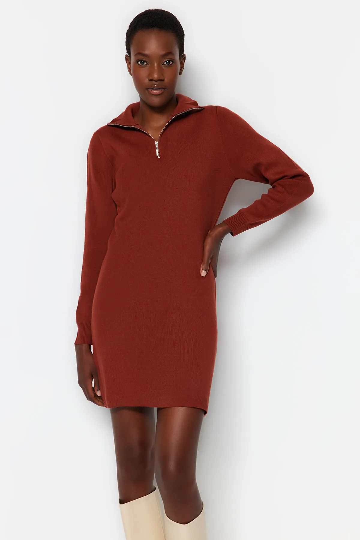 Trendyol Collection  Tile Mini-Strickkleid mit Reißverschluss TWOAW24EL00105