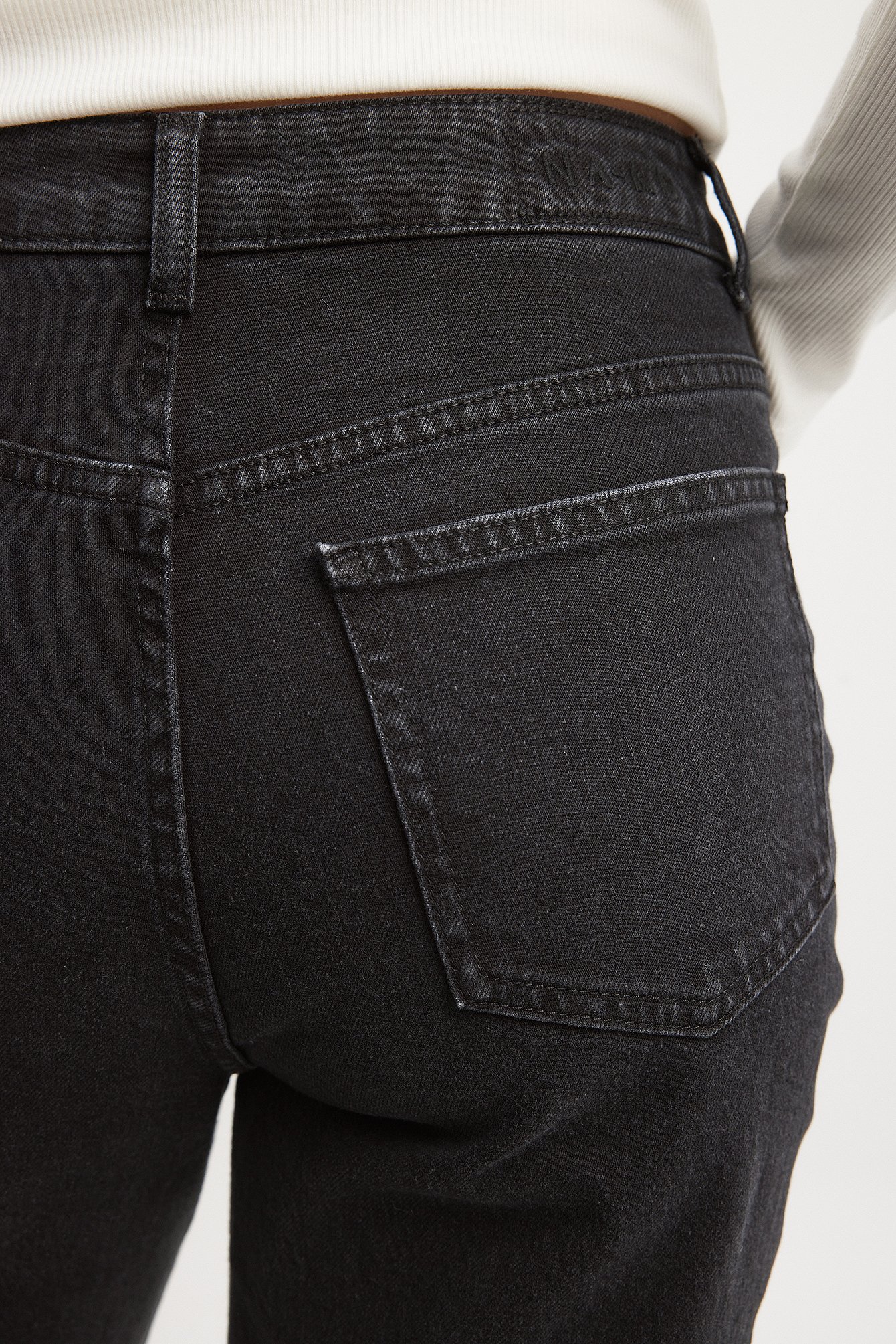 Gerade geschnittene Jeans mit hoher Taille