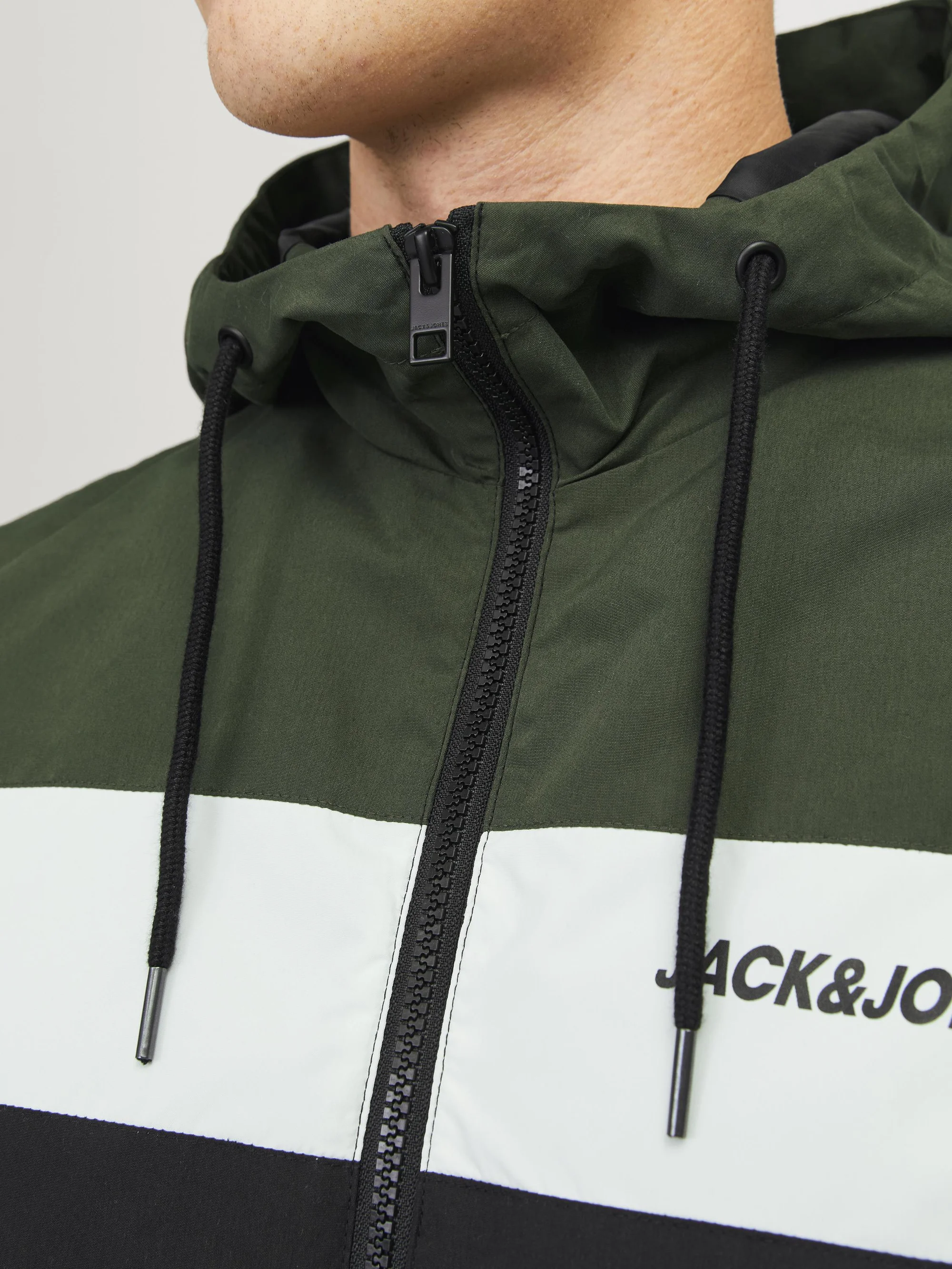 Jack & Jones JJERUSH BLOCKING HOOD - Chaqueta ligera