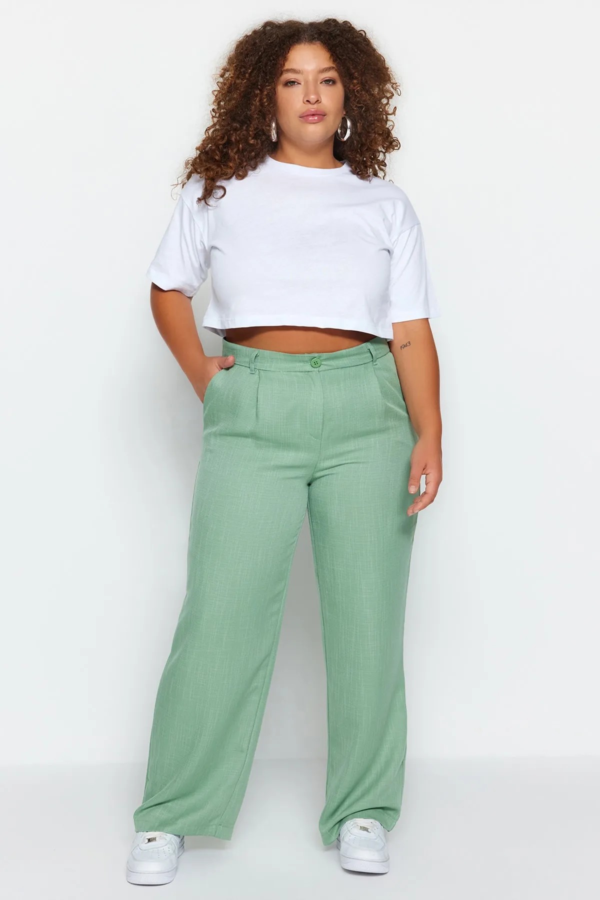 Trendyol Curve  Grüne gewebte Hose in Leinenoptik TBBSS23AR00001
