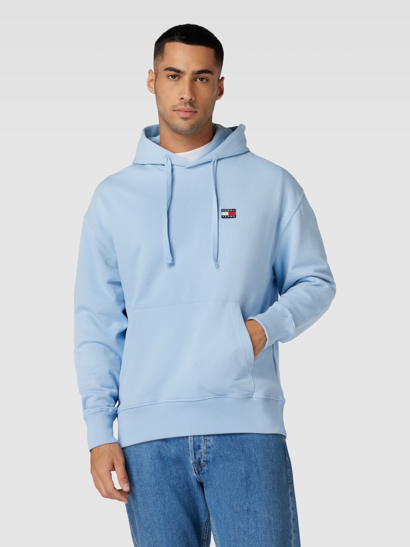 Hoodie mit Känguru-Tasche in hellblau