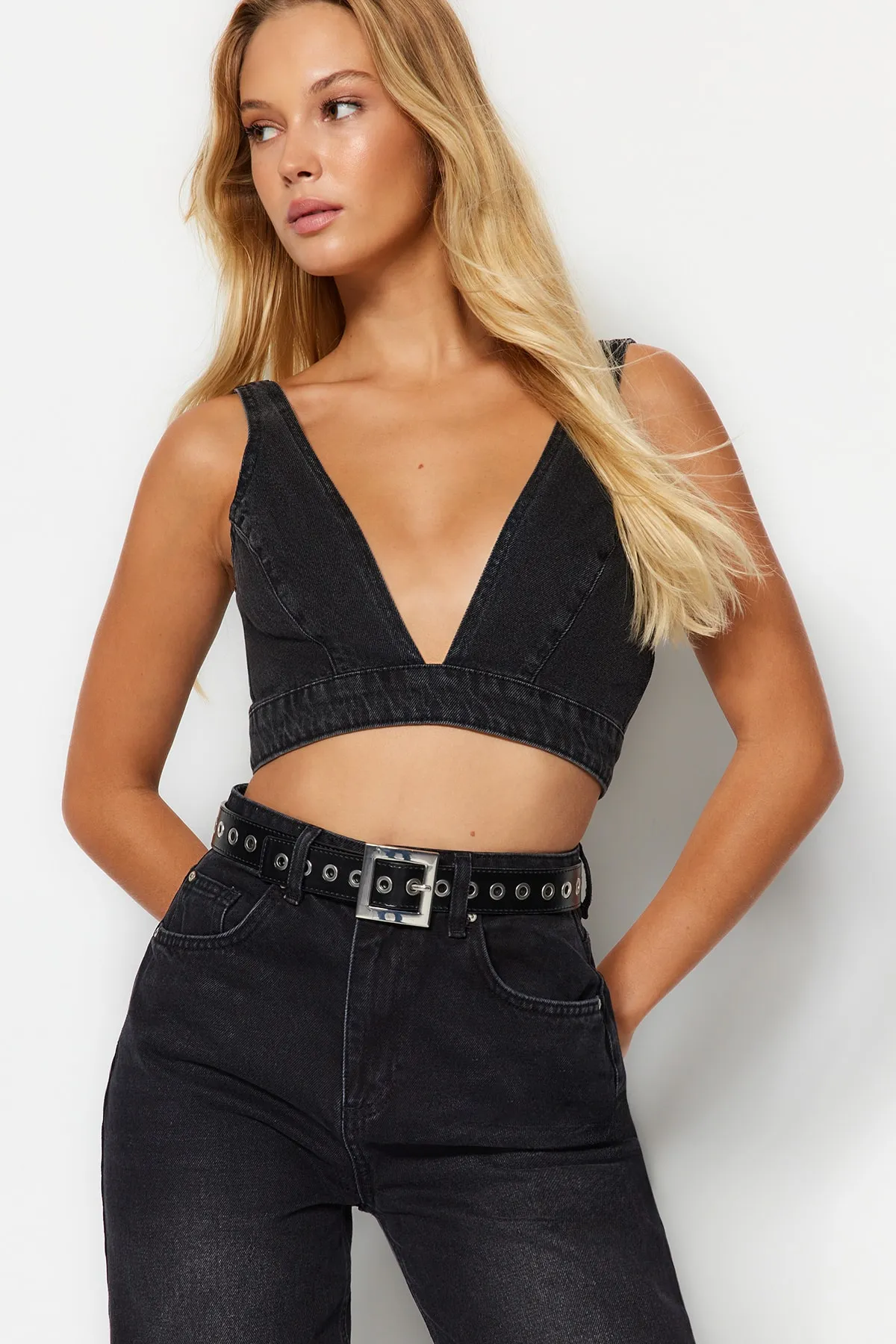 Trendyol Collection  Anthrazitfarbenes Crop-Denim-Bustier TWOAW24BS00000
