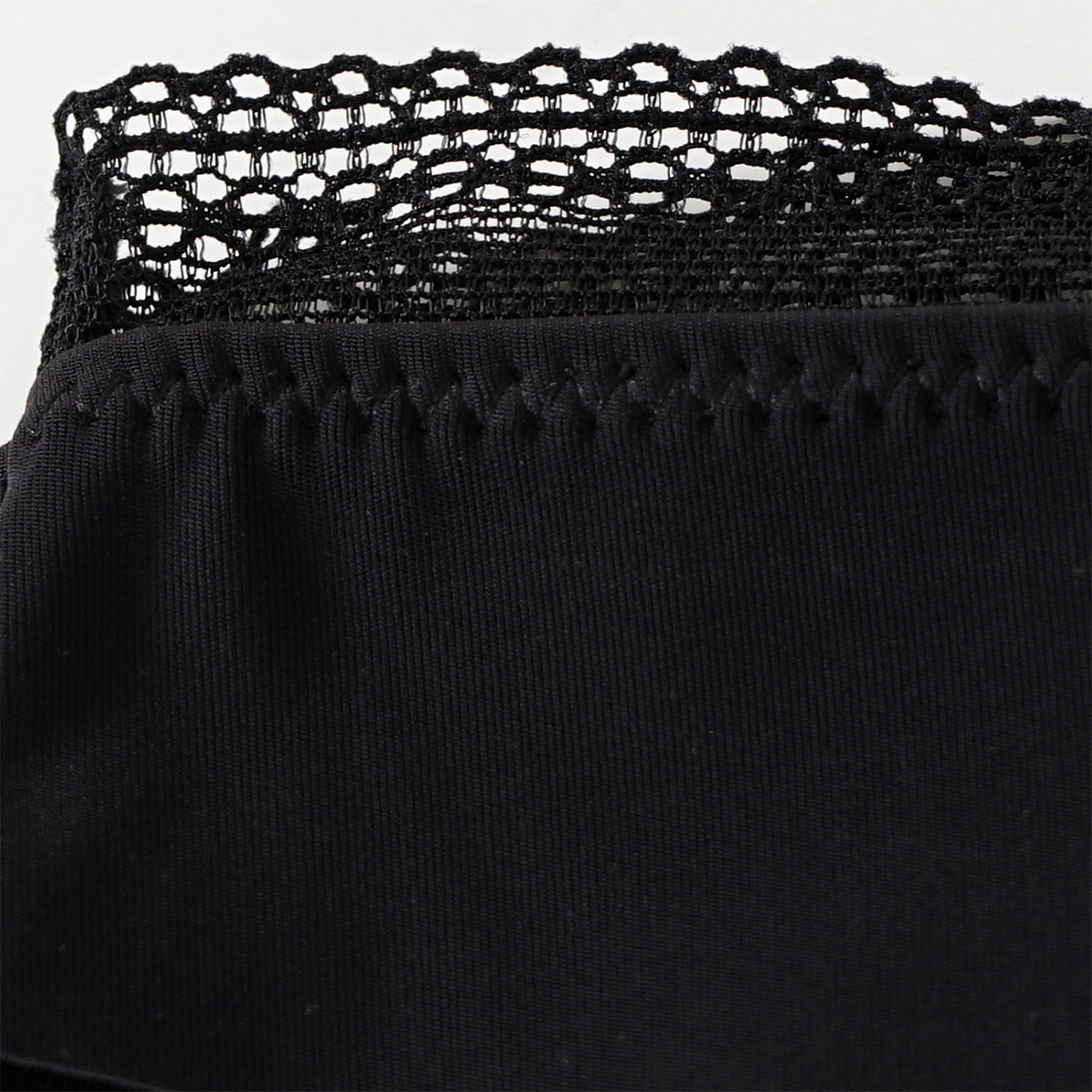 2 Damen Seamless-Strings mit Spitze