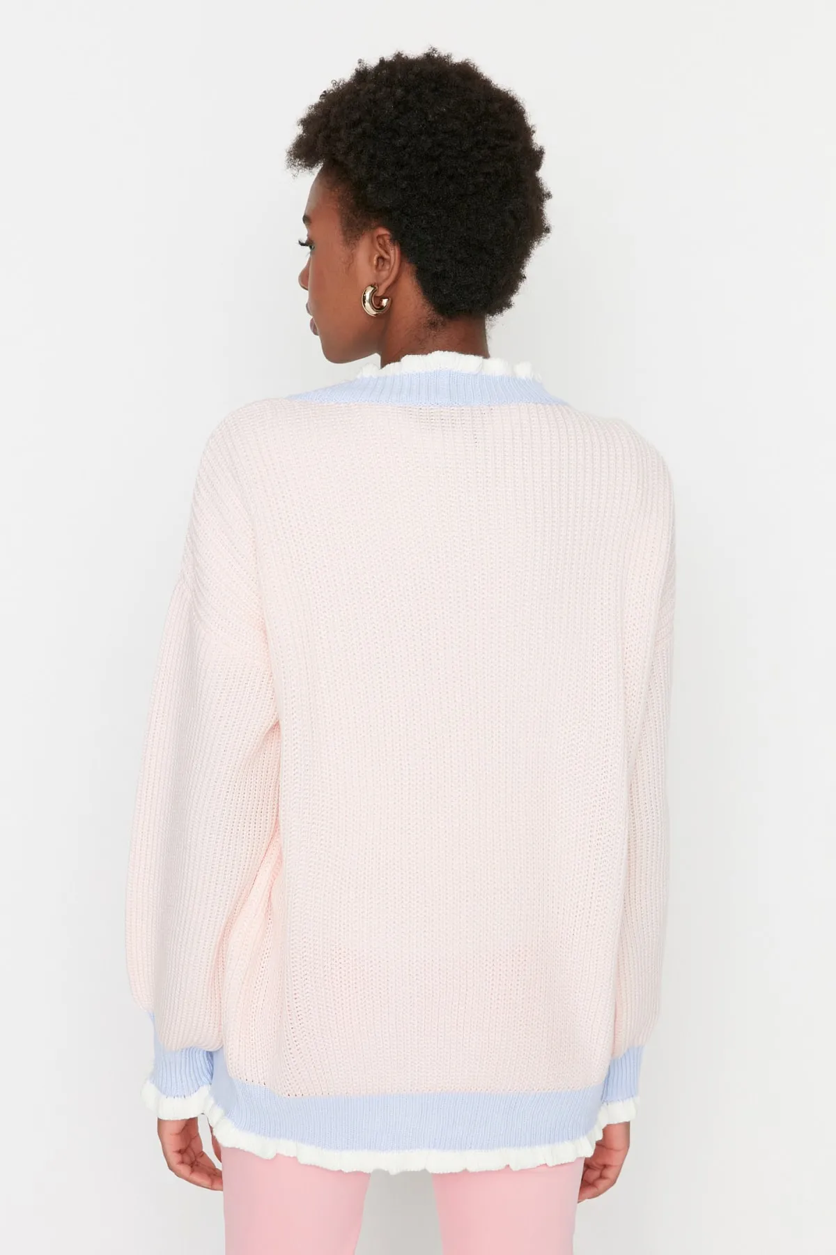 Trendyol Collection  Puderfarbene bestickte Strickjacke TWOAW21HI0628