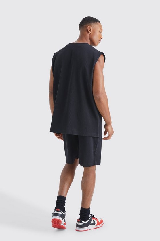 Tanktop und Shorts