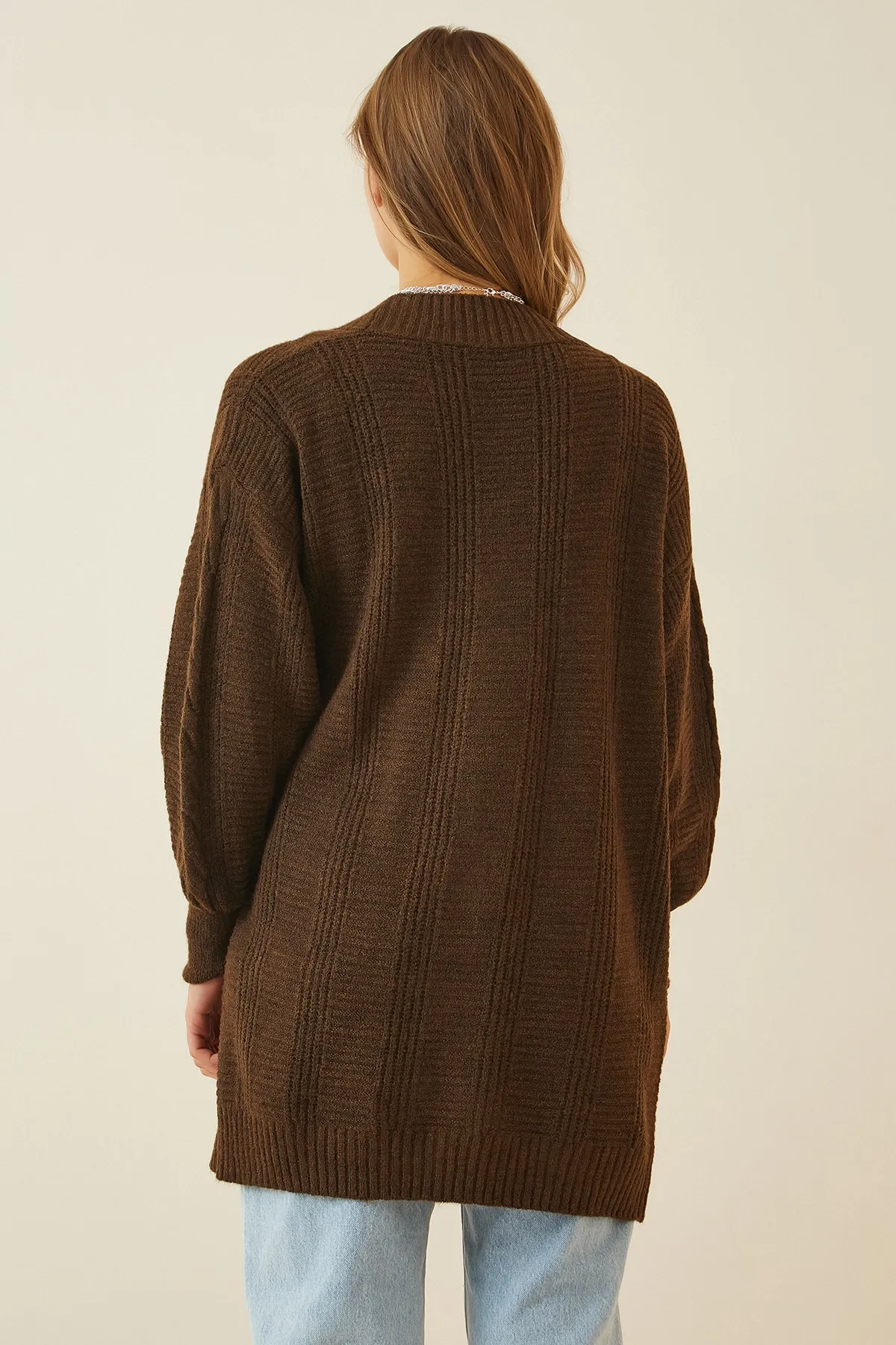 Happiness İstanbul  Braune Oversize-Strickjacke mit Ballonärmeln für Damen DD01033