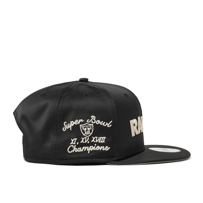 New Era Satin Script 18603 Las Vegas Raiders schwarz
