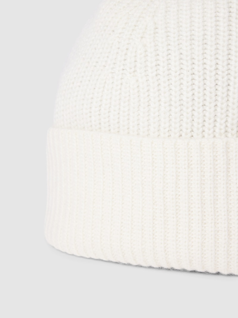 Beanie aus reinem Kaschmir mit breitem Umschlag in offwhite
