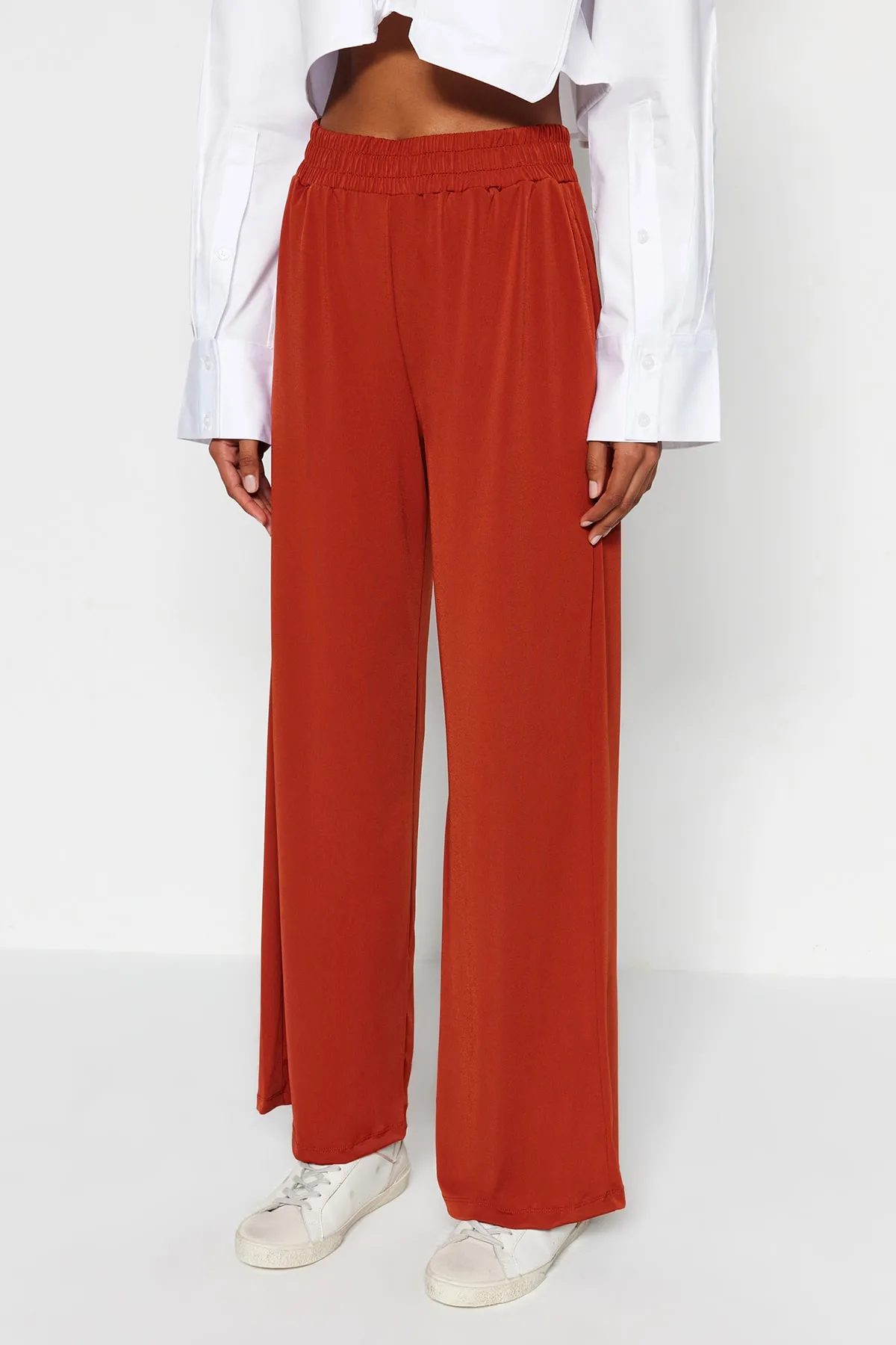 Trendyol Collection  Zimtfarbene, weit geschnittene/locker geschnittene, dehnbare Strickhose mit hoher Taille TWOSS23PL00129