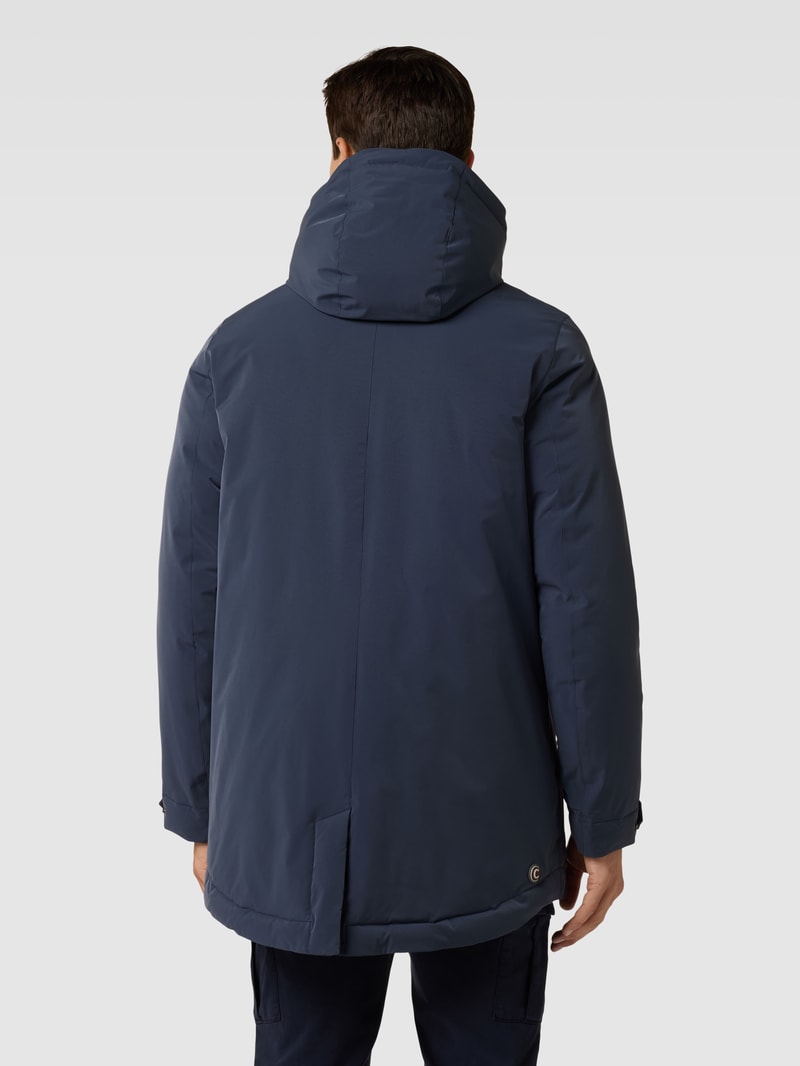 Daunenjacke mit Label-Patch in marineblau