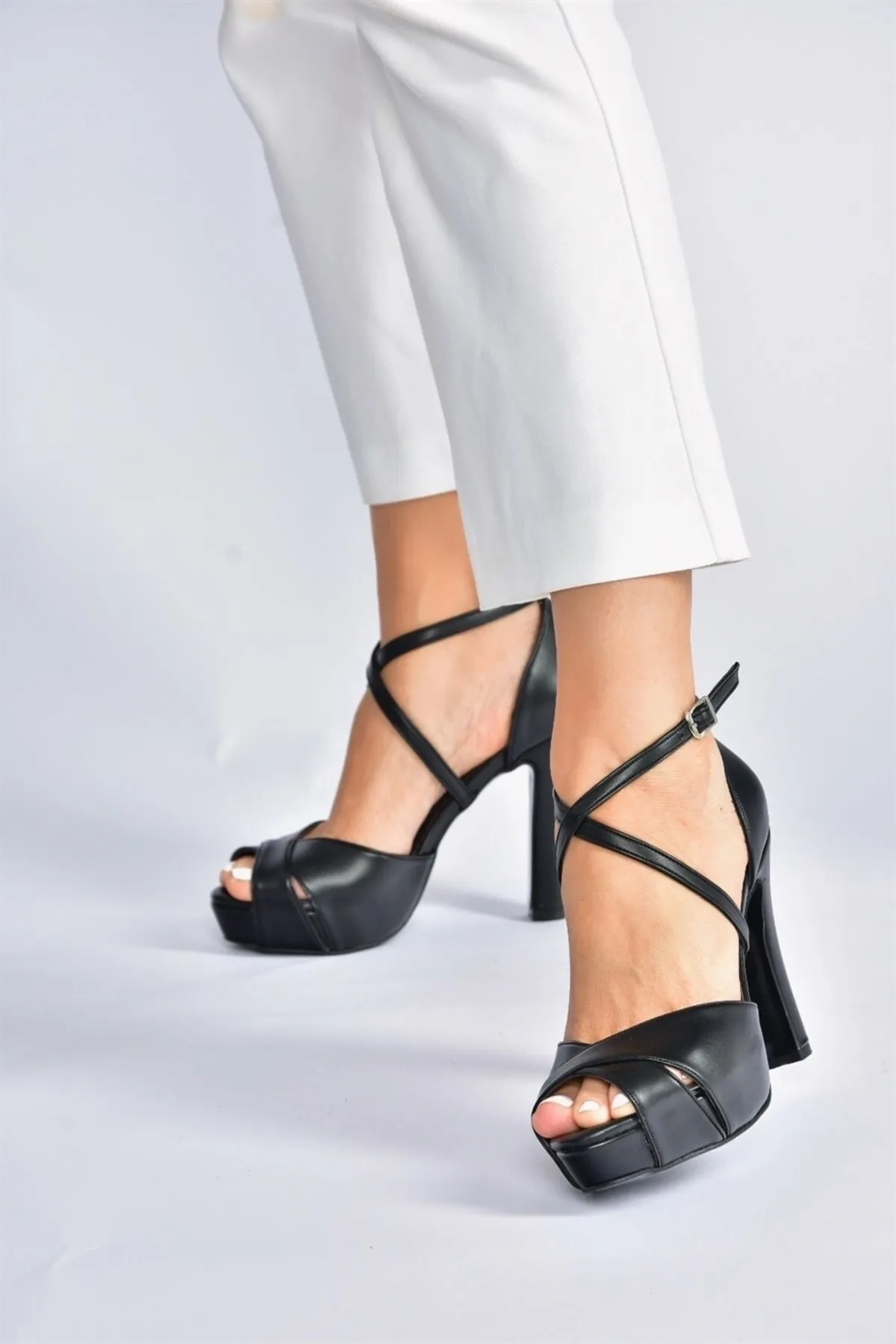 Fox Shoes  Schwarze Plateau-Damen-Abendschuhe mit dicken Absätzen M348010209