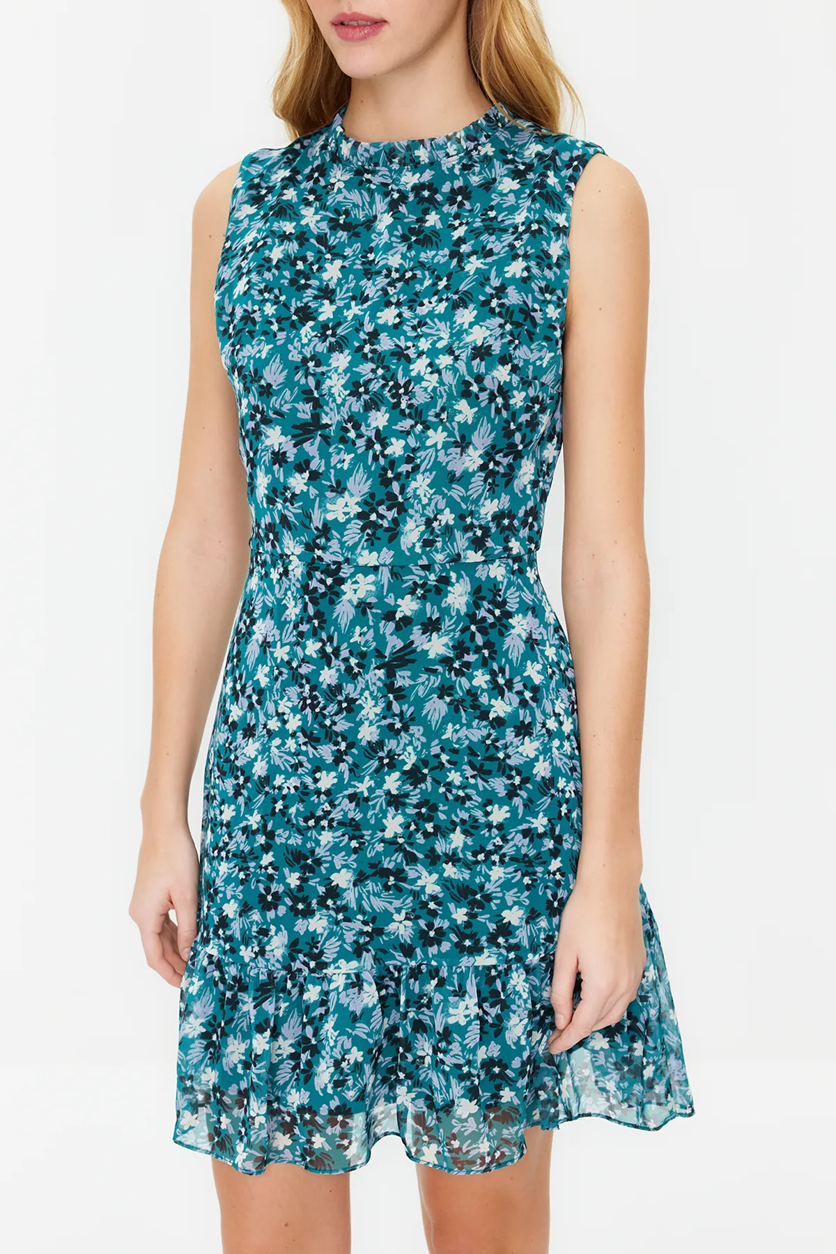 Trendyol Collection  Dunkelgrünes Mini-Rüschen-Webkleid TWOSS20EL0681