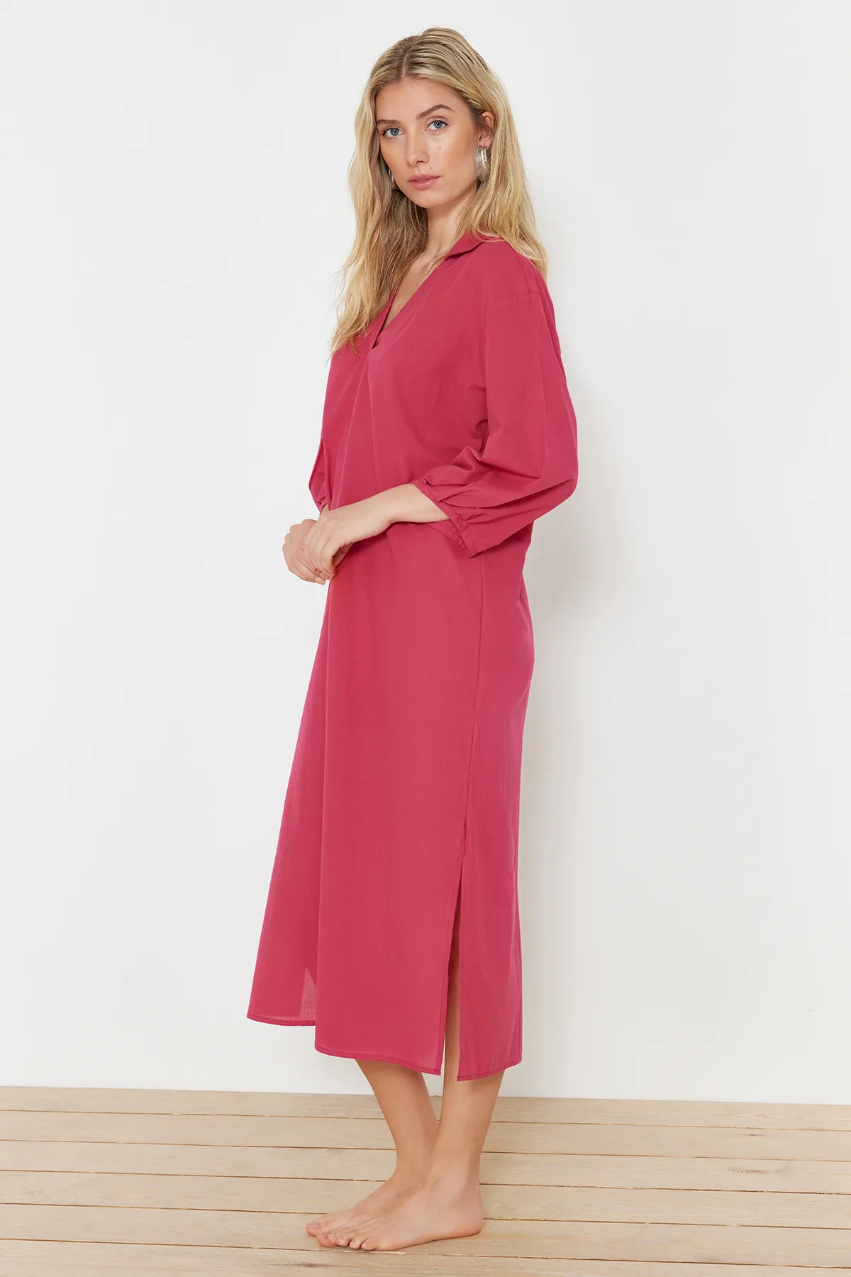 Trendyol Collection  Fuchsia Wide Fit Midi-Strandkleid aus Webstoff TBESS22EL0009