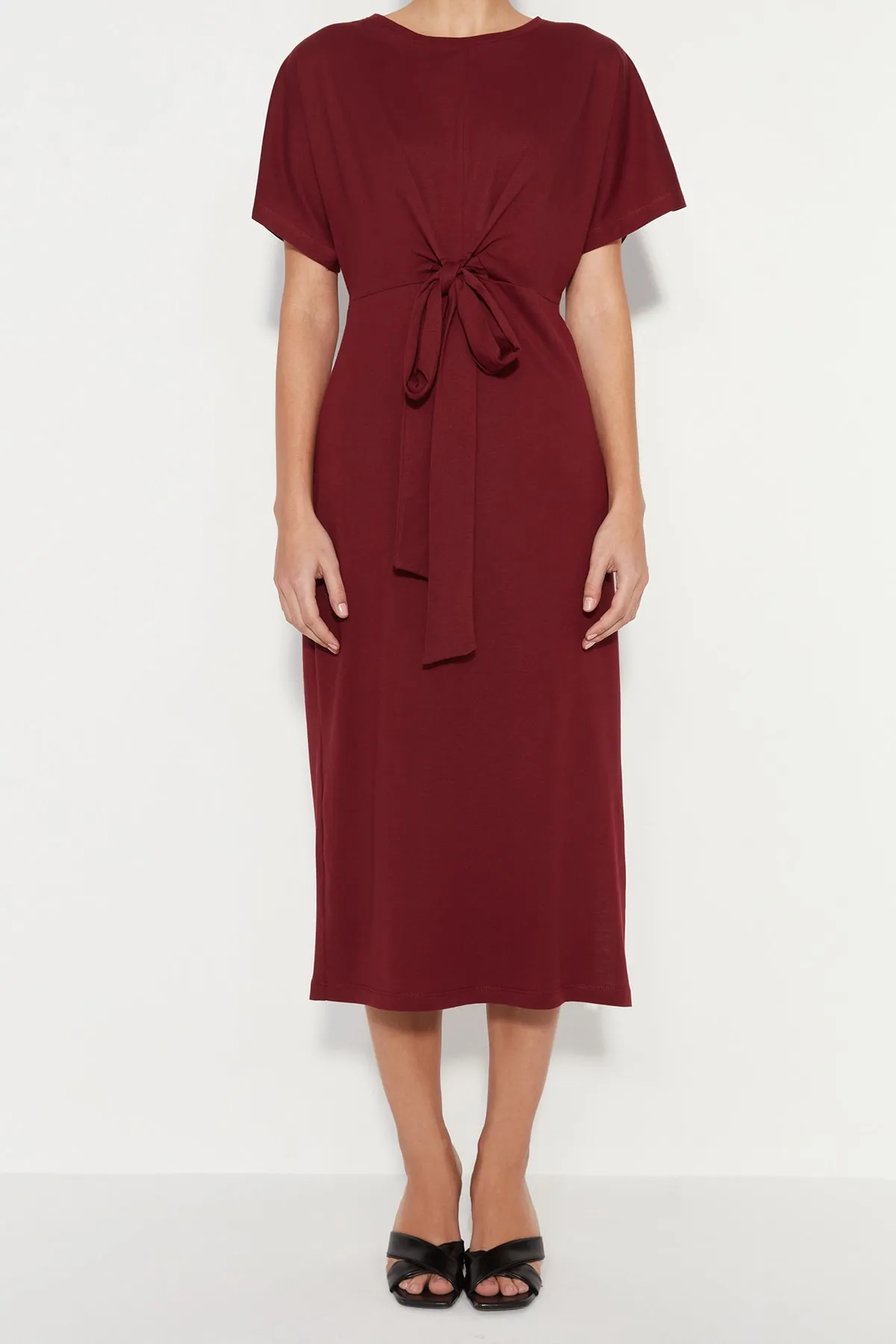 Trendyol Collection  Burgunderrotes, tailliertes Midi-Bleistiftkleid aus 100 % Baumwolle mit Schlitz und Bindedetail TWOSS21EL0404