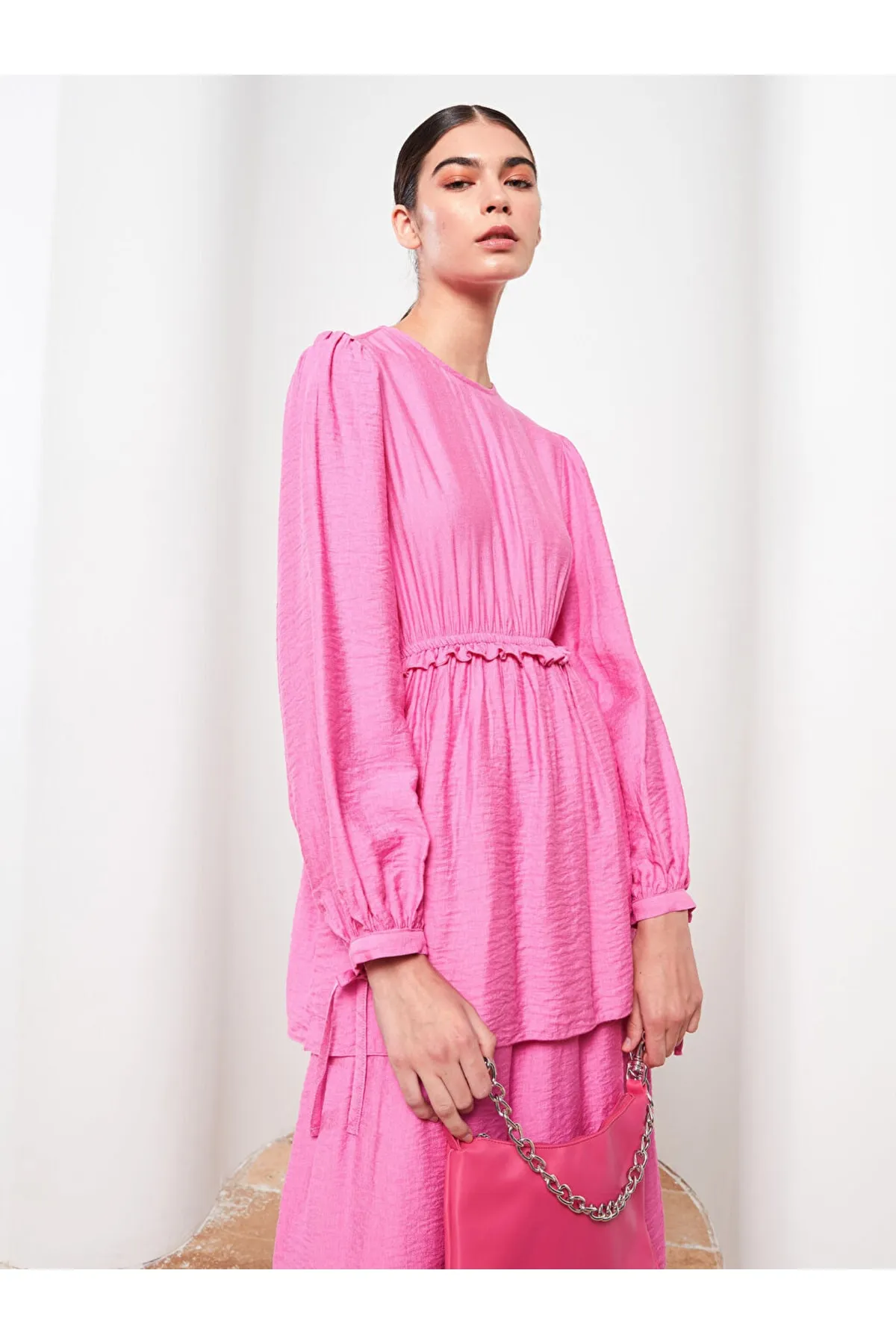 LC Waikiki  Gerades, langärmliges Damenkleid mit Rundhalsausschnitt
